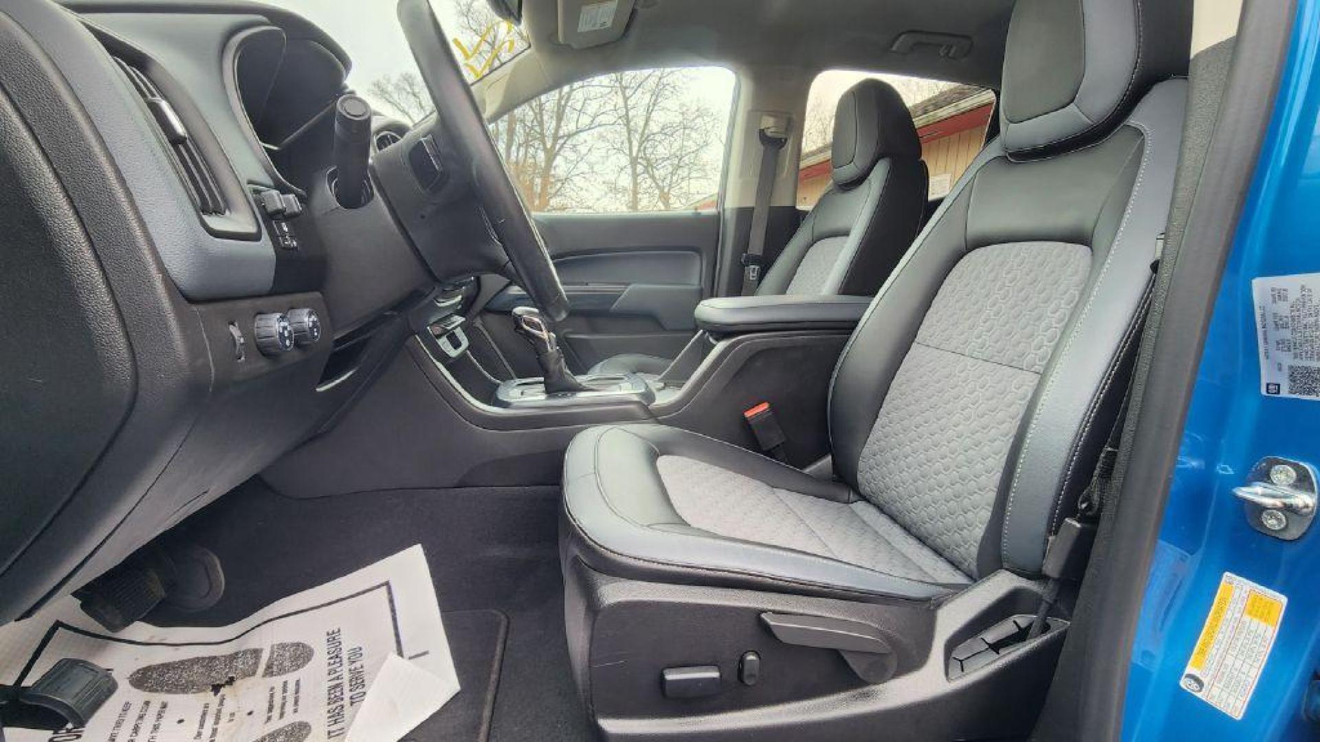 2022 BLUE CHEVROLET COLORADO Z71 - 4WD (1GCGTDENXN1) with an 3.6L engine, Automatic transmission, located at 101 S. Halleck St., DeMotte, 46310, (219) 987-2922, 41.202343, -87.198189 - Photo#4