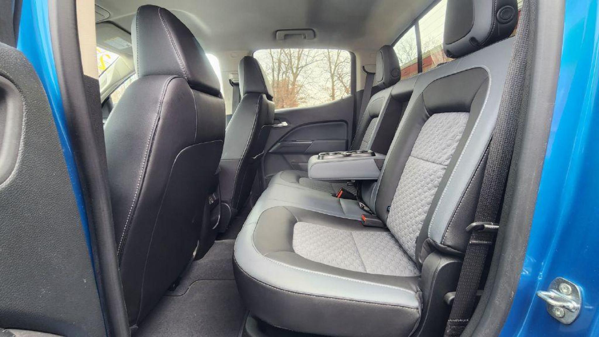 2022 BLUE CHEVROLET COLORADO Z71 - 4WD (1GCGTDENXN1) with an 3.6L engine, Automatic transmission, located at 101 S. Halleck St., DeMotte, 46310, (219) 987-2922, 41.202343, -87.198189 - Photo#5