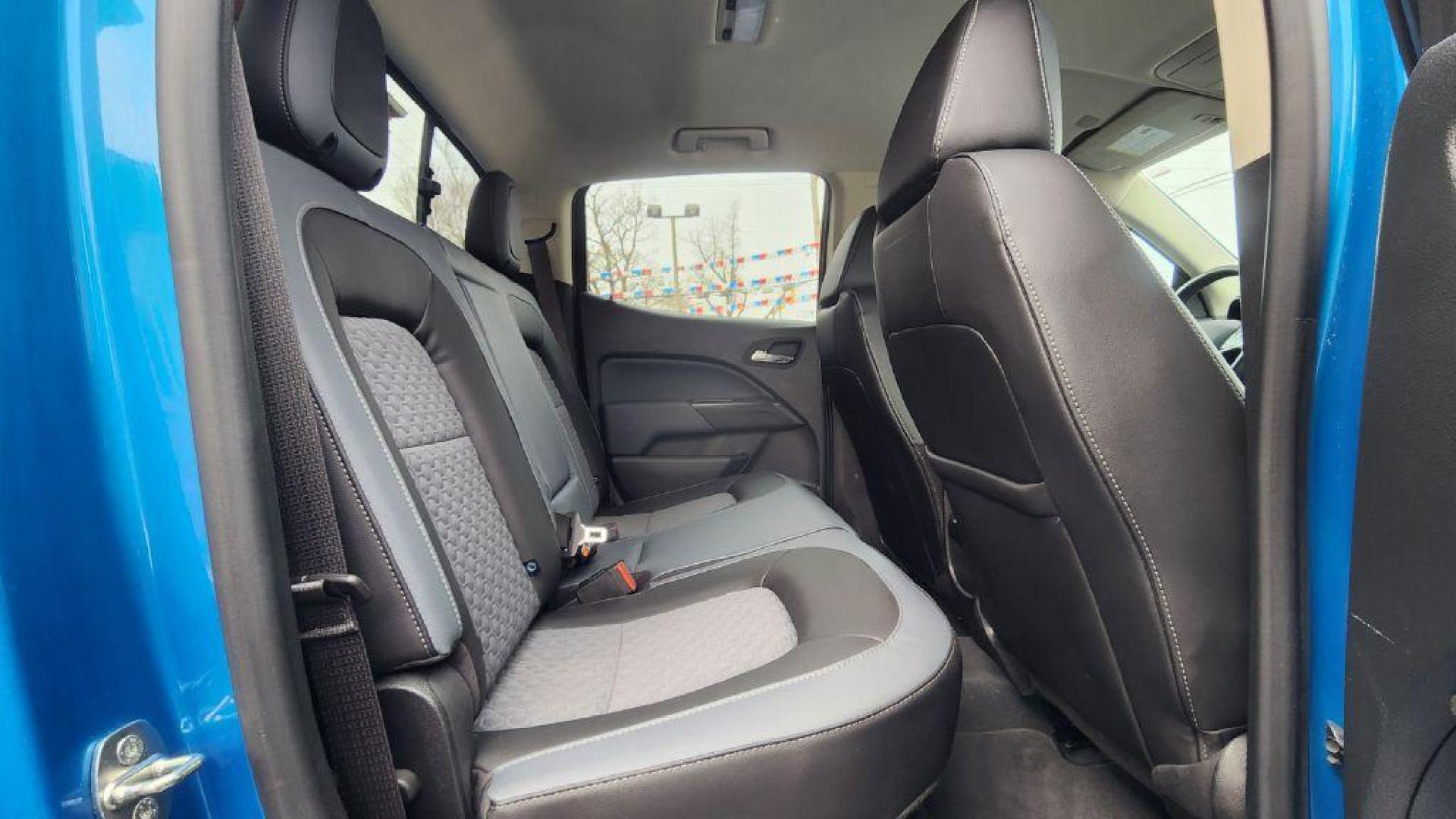 2022 BLUE CHEVROLET COLORADO Z71 - 4WD (1GCGTDENXN1) with an 3.6L engine, Automatic transmission, located at 101 S. Halleck St., DeMotte, 46310, (219) 987-2922, 41.202343, -87.198189 - Photo#6