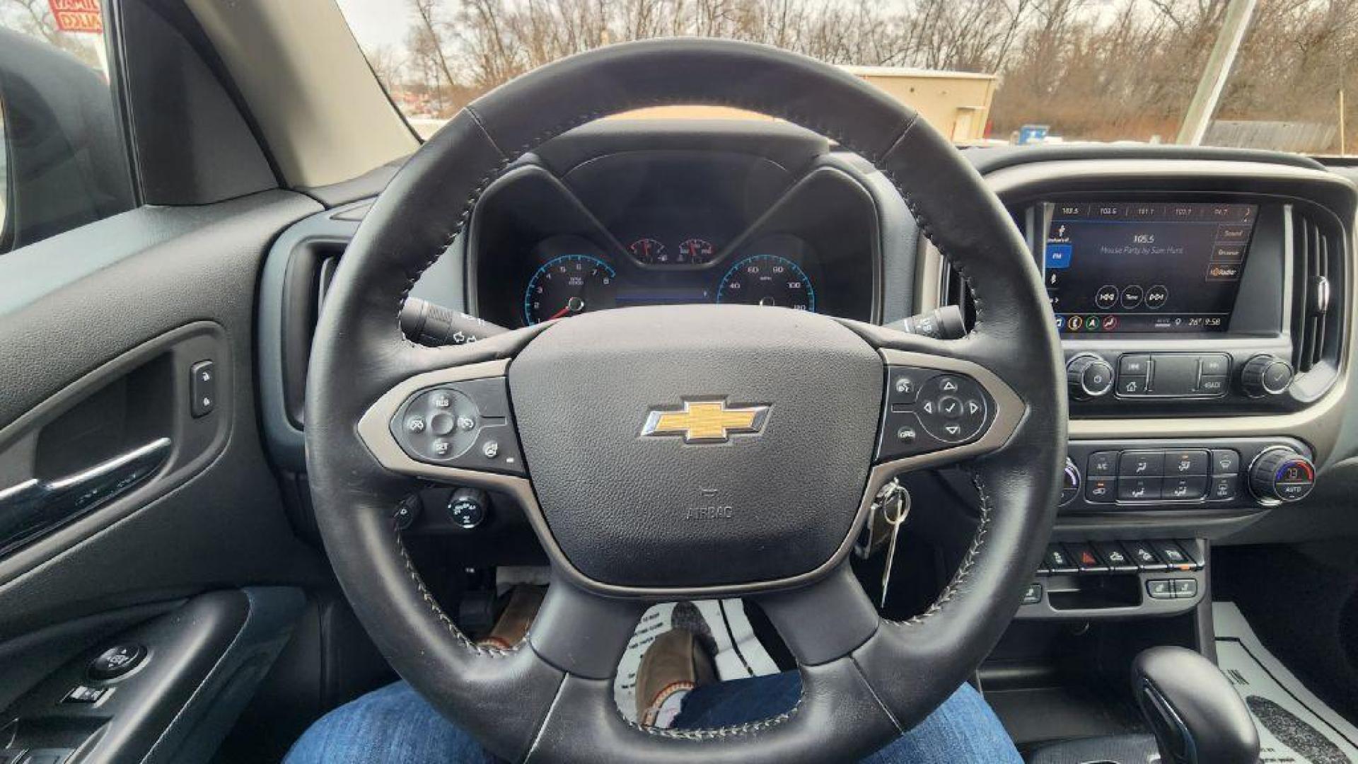 2022 BLUE CHEVROLET COLORADO Z71 - 4WD (1GCGTDENXN1) with an 3.6L engine, Automatic transmission, located at 101 S. Halleck St., DeMotte, 46310, (219) 987-2922, 41.202343, -87.198189 - Photo#11