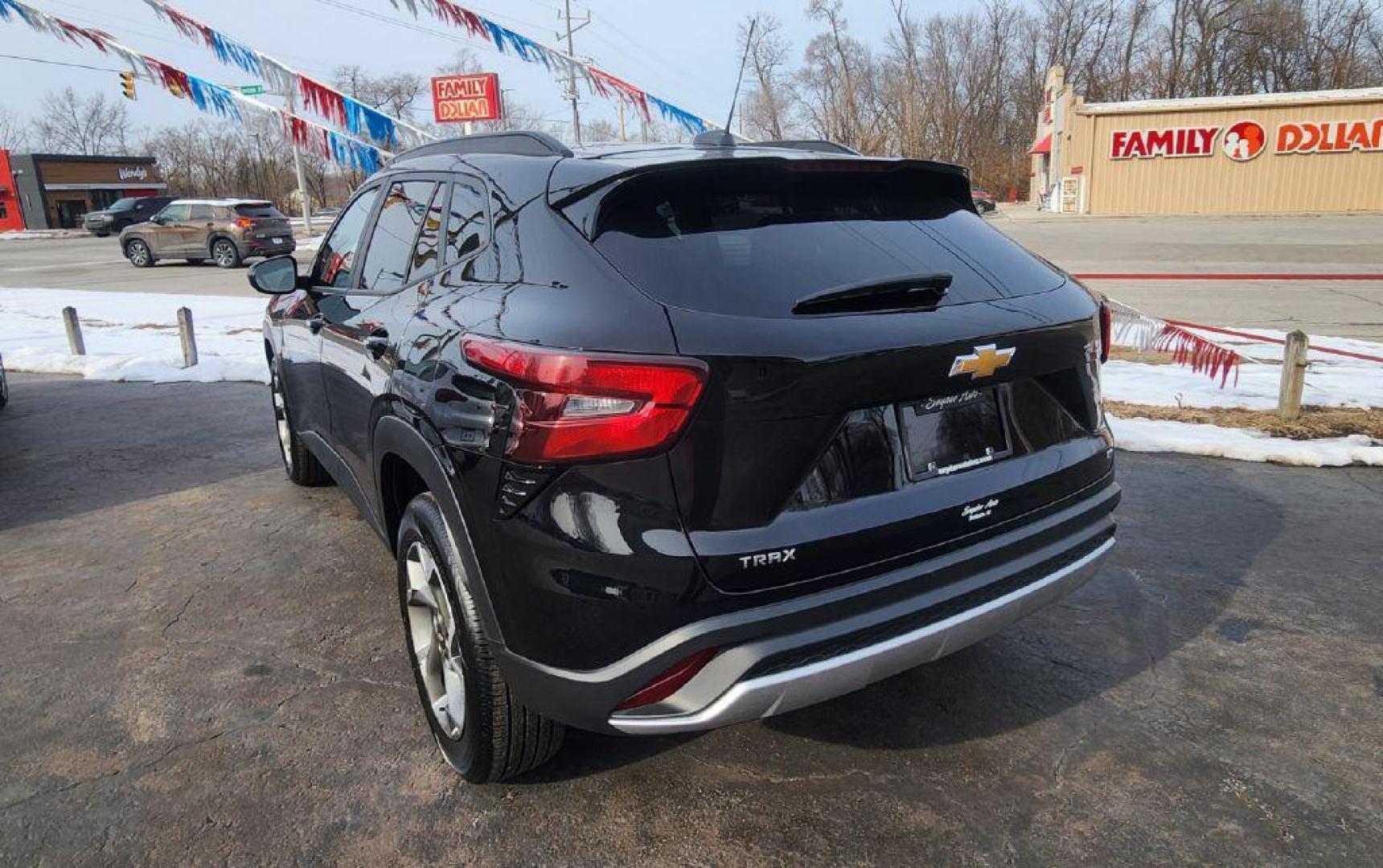 2025 BLACK CHEVROLET TRAX 1LT - FWD (KL77LHEP4SC) with an 1.2L engine, Automatic transmission, located at 101 S. Halleck St., DeMotte, 46310, (219) 987-2922, 41.202343, -87.198189 - Photo#2