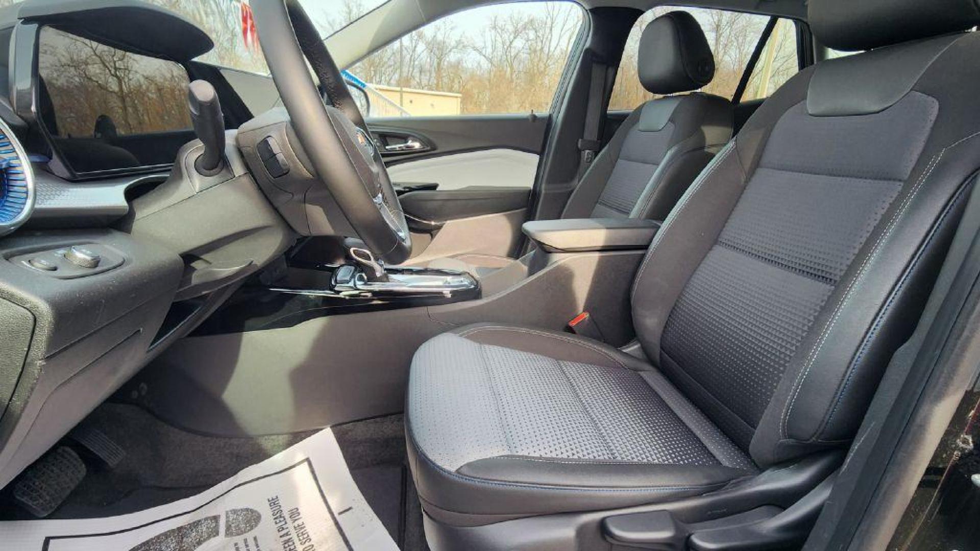 2025 BLACK CHEVROLET TRAX 1LT - FWD (KL77LHEP4SC) with an 1.2L engine, Automatic transmission, located at 101 S. Halleck St., DeMotte, 46310, (219) 987-2922, 41.202343, -87.198189 - Photo#3