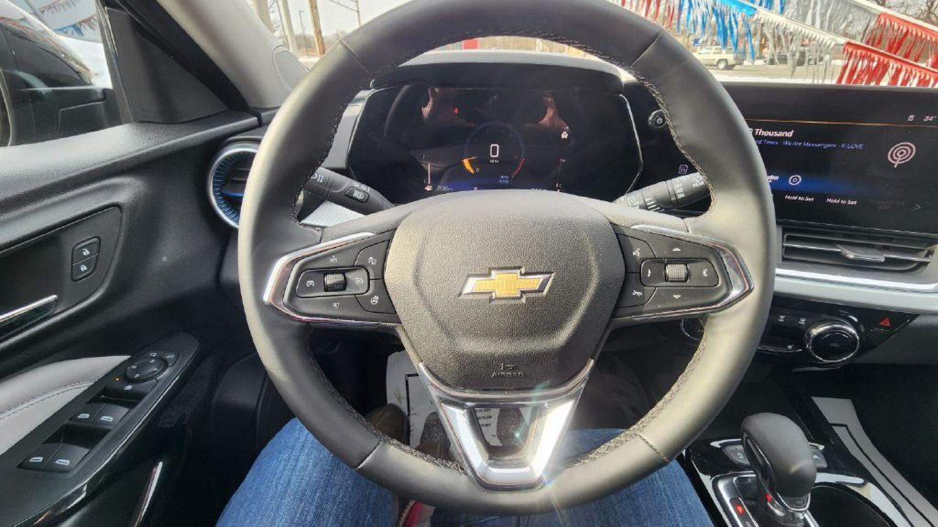 2025 BLACK CHEVROLET TRAX 1LT - FWD (KL77LHEP4SC) with an 1.2L engine, Automatic transmission, located at 101 S. Halleck St., DeMotte, 46310, (219) 987-2922, 41.202343, -87.198189 - Photo#10