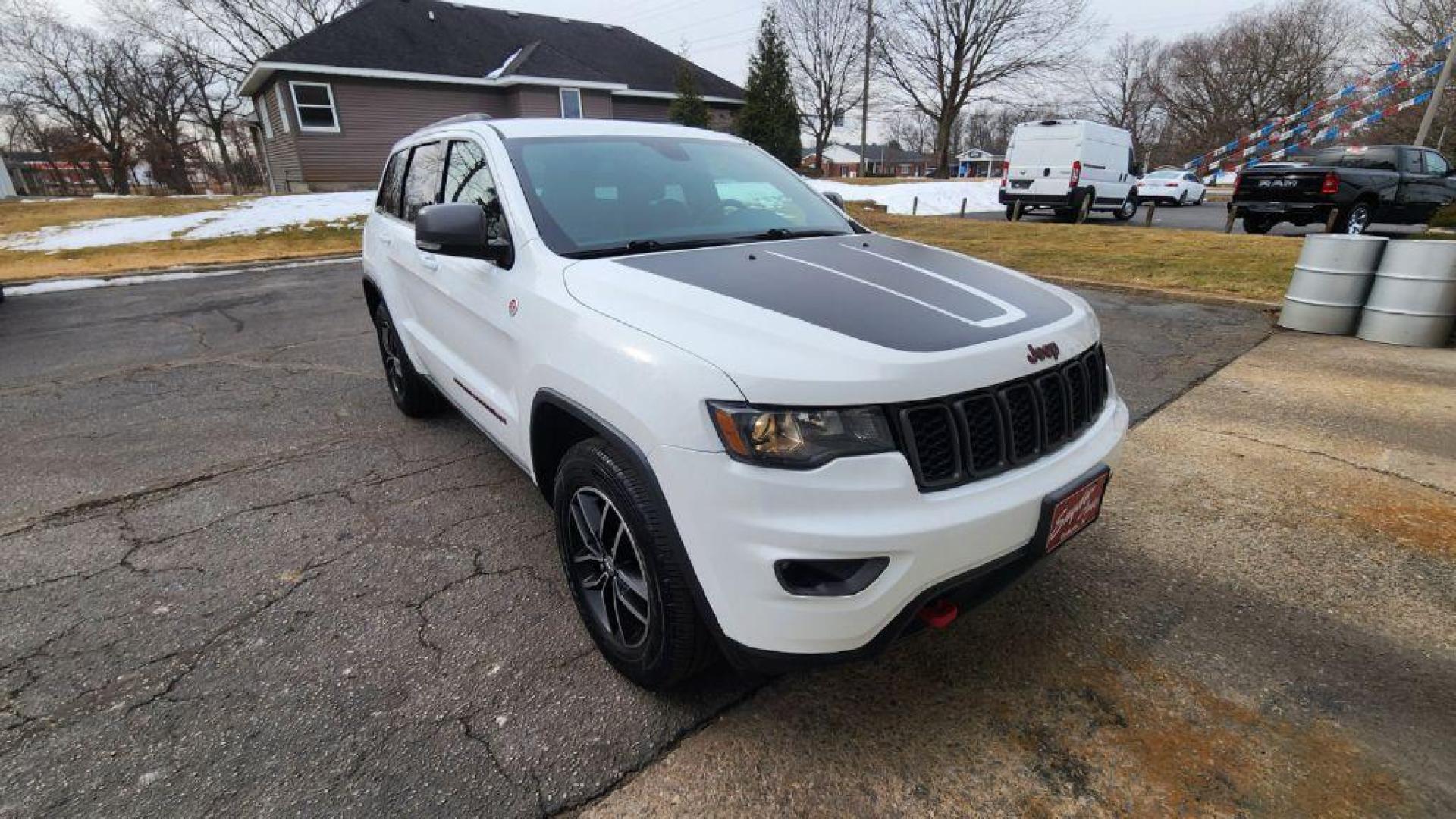 2017 WHITE JEEP GRAND CHEROKEE TRAILHAWK (1C4RJFLG1HC) with an 3.6L engine, Automatic transmission, located at 101 S. Halleck St., DeMotte, 46310, (219) 987-2922, 41.202343, -87.198189 - Photo#1