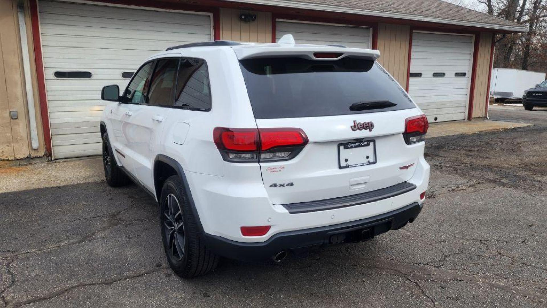 2017 WHITE JEEP GRAND CHEROKEE TRAILHAWK (1C4RJFLG1HC) with an 3.6L engine, Automatic transmission, located at 101 S. Halleck St., DeMotte, 46310, (219) 987-2922, 41.202343, -87.198189 - Photo#3