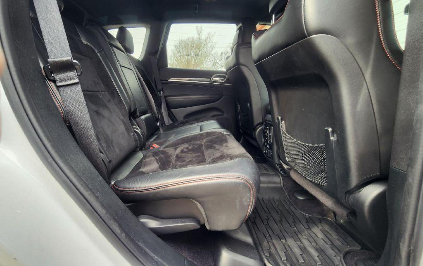 2017 WHITE JEEP GRAND CHEROKEE TRAILHAWK (1C4RJFLG1HC) with an 3.6L engine, Automatic transmission, located at 101 S. Halleck St., DeMotte, 46310, (219) 987-2922, 41.202343, -87.198189 - Photo#6