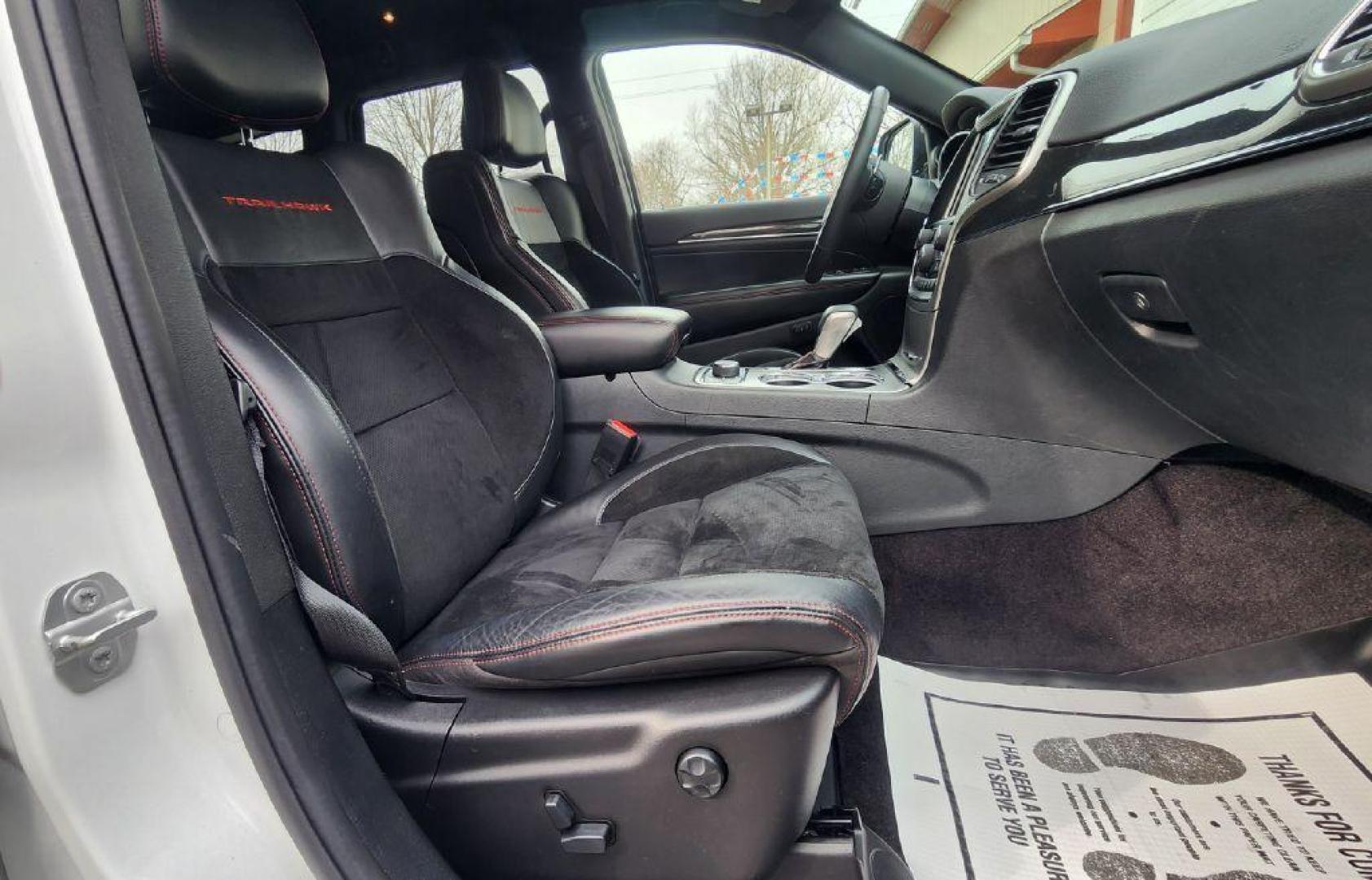 2017 WHITE JEEP GRAND CHEROKEE TRAILHAWK (1C4RJFLG1HC) with an 3.6L engine, Automatic transmission, located at 101 S. Halleck St., DeMotte, 46310, (219) 987-2922, 41.202343, -87.198189 - Photo#7