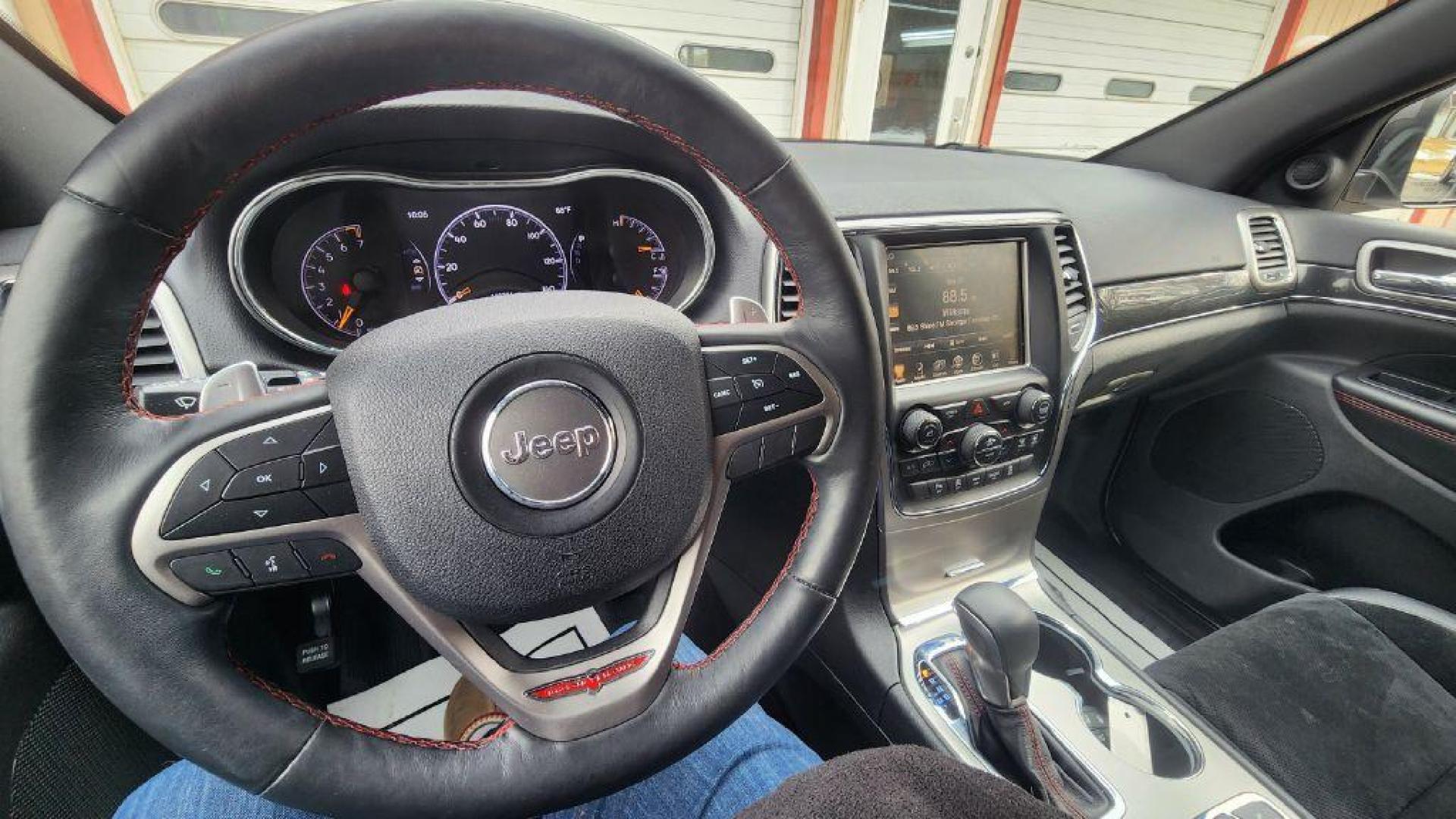 2017 WHITE JEEP GRAND CHEROKEE TRAILHAWK (1C4RJFLG1HC) with an 3.6L engine, Automatic transmission, located at 101 S. Halleck St., DeMotte, 46310, (219) 987-2922, 41.202343, -87.198189 - Photo#8