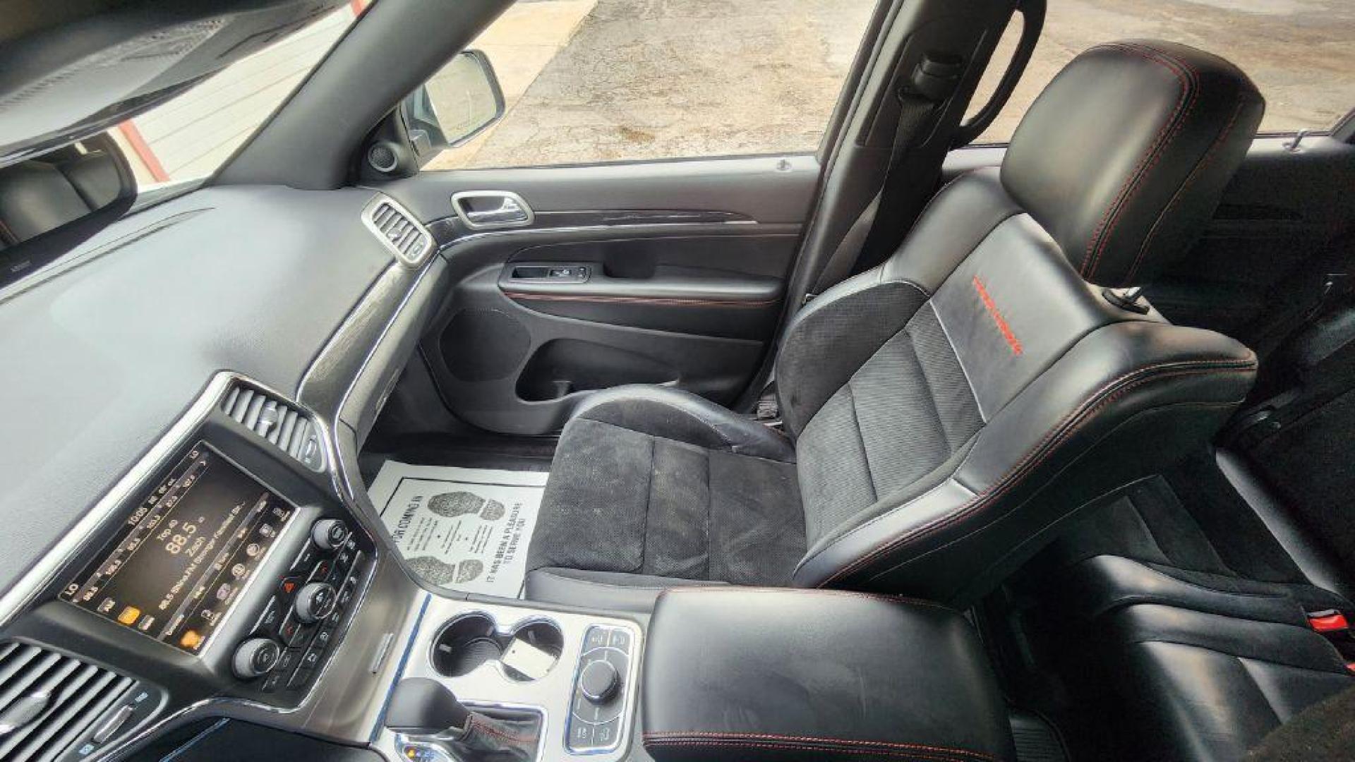 2017 WHITE JEEP GRAND CHEROKEE TRAILHAWK (1C4RJFLG1HC) with an 3.6L engine, Automatic transmission, located at 101 S. Halleck St., DeMotte, 46310, (219) 987-2922, 41.202343, -87.198189 - Photo#9