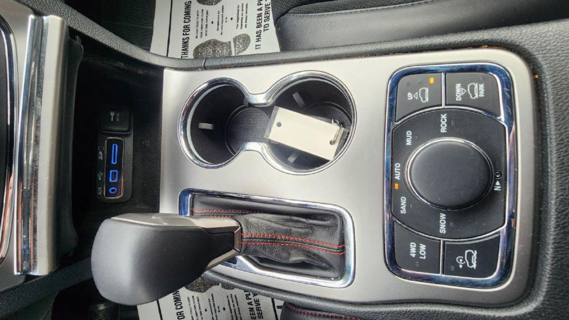 2017 WHITE JEEP GRAND CHEROKEE TRAILHAWK (1C4RJFLG1HC) with an 3.6L engine, Automatic transmission, located at 101 S. Halleck St., DeMotte, 46310, (219) 987-2922, 41.202343, -87.198189 - Photo#15