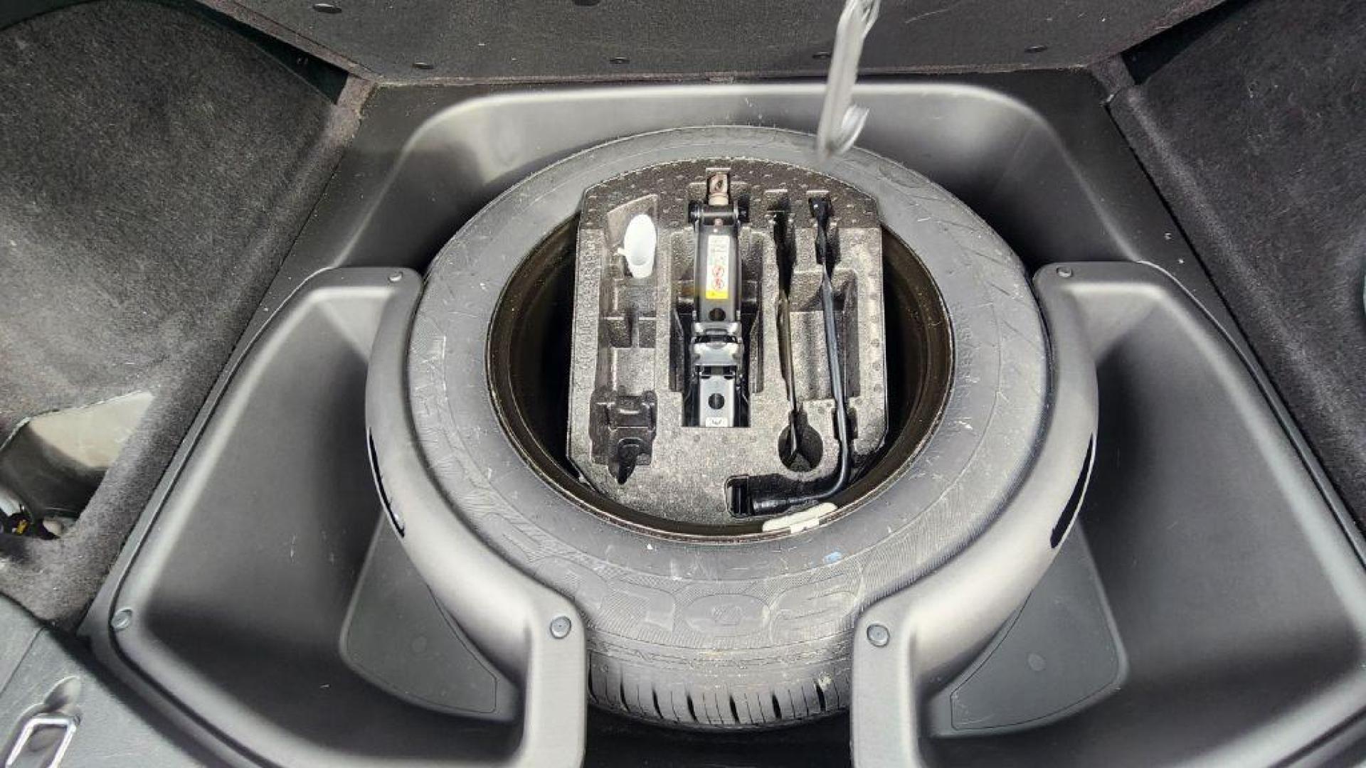 2017 WHITE JEEP GRAND CHEROKEE TRAILHAWK (1C4RJFLG1HC) with an 3.6L engine, Automatic transmission, located at 101 S. Halleck St., DeMotte, 46310, (219) 987-2922, 41.202343, -87.198189 - Photo#20