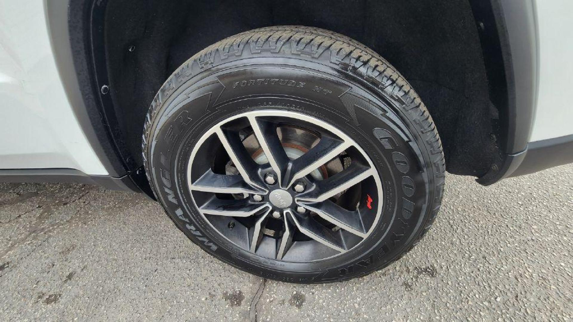 2017 WHITE JEEP GRAND CHEROKEE TRAILHAWK (1C4RJFLG1HC) with an 3.6L engine, Automatic transmission, located at 101 S. Halleck St., DeMotte, 46310, (219) 987-2922, 41.202343, -87.198189 - Photo#21