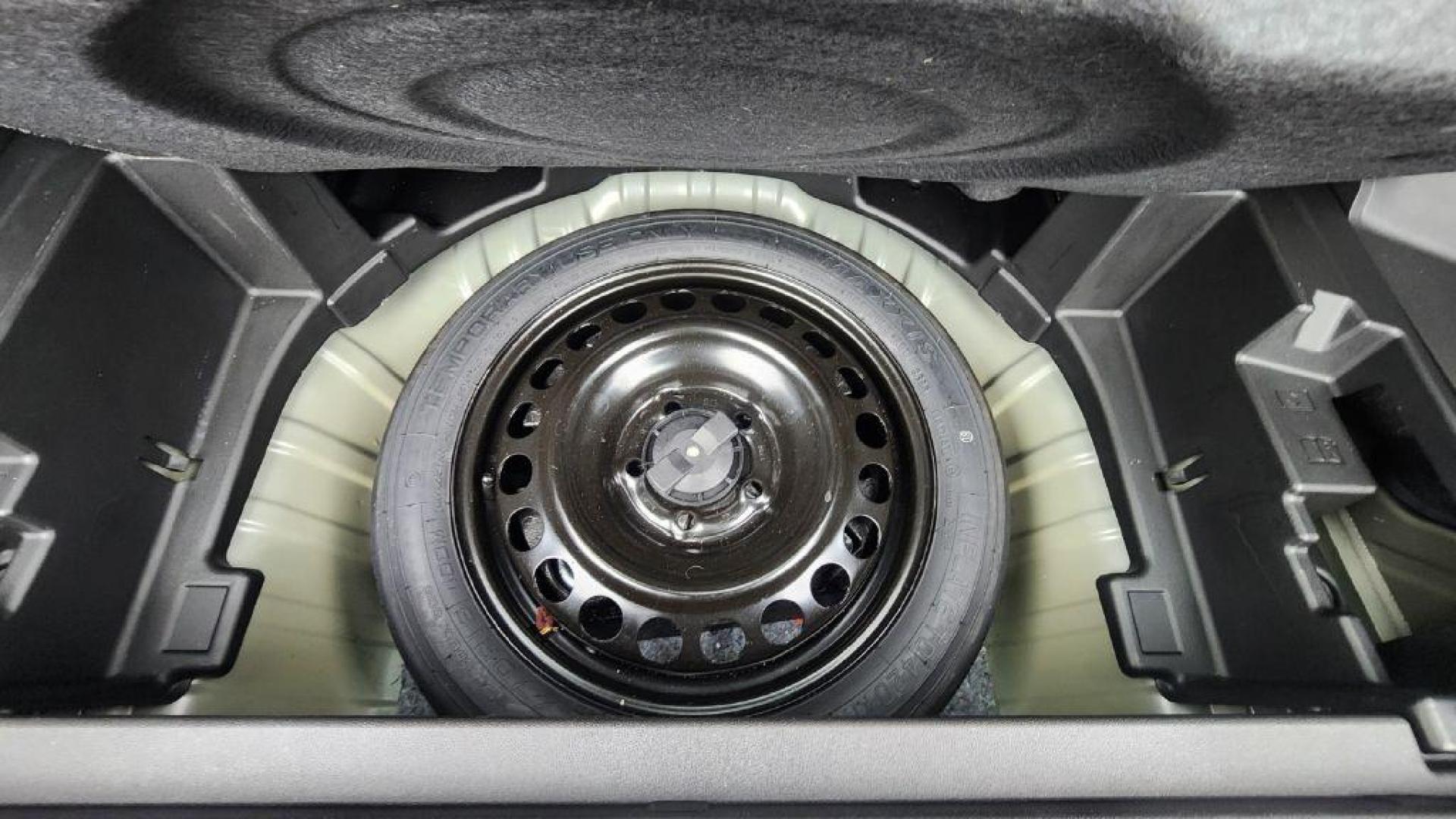 2024 GRAY CHEVROLET EQUINOX LT - FWD (3GNAXKEG6RS) with an 1.5L engine, Automatic transmission, located at 101 S. Halleck St., DeMotte, 46310, (219) 987-2922, 41.202343, -87.198189 - Photo#20