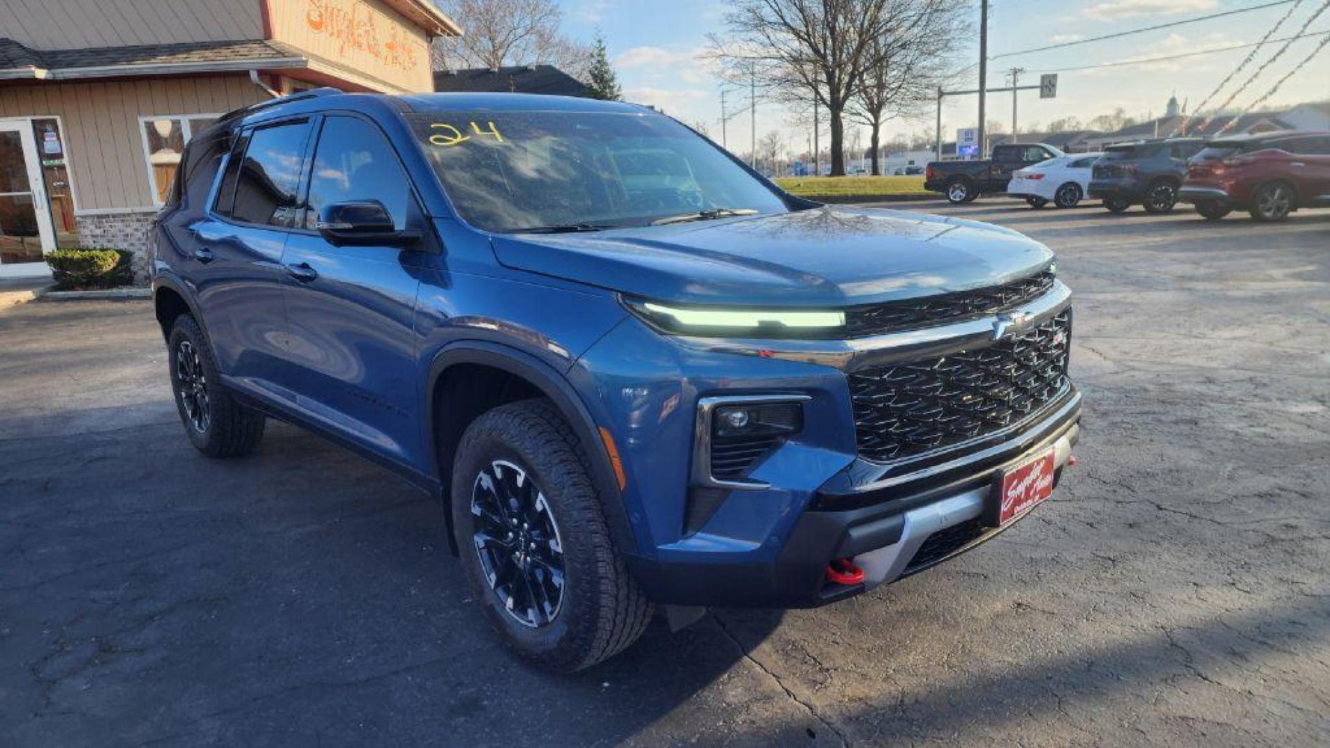 2024 BLUE CHEVROLET TRAVERSE LT Z71 - AWD (1GNEVJKSXRJ) with an 2.5L engine, Automatic transmission, located at 101 S. Halleck St., DeMotte, 46310, (219) 987-2922, 41.202343, -87.198189 - Photo#1