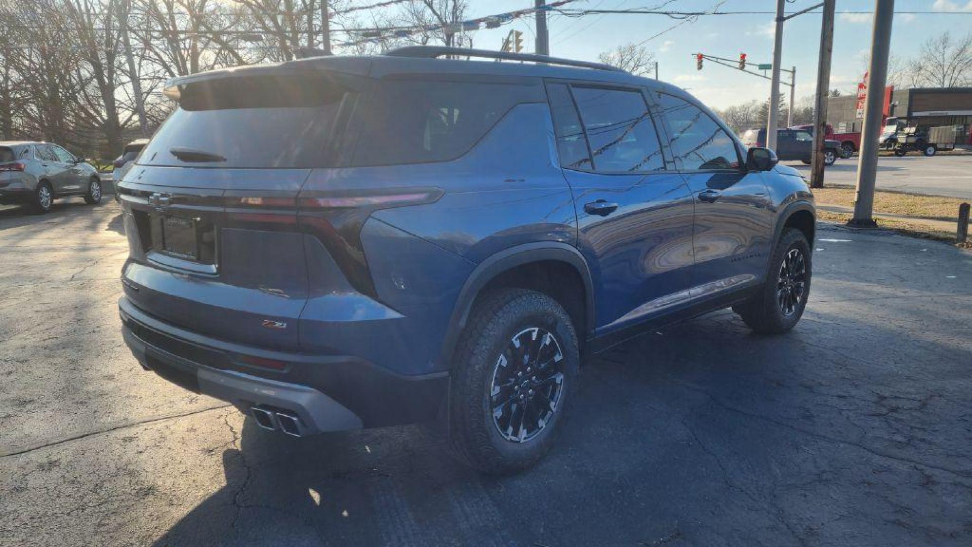 2024 BLUE CHEVROLET TRAVERSE LT Z71 - AWD (1GNEVJKSXRJ) with an 2.5L engine, Automatic transmission, located at 101 S. Halleck St., DeMotte, 46310, (219) 987-2922, 41.202343, -87.198189 - Photo#2