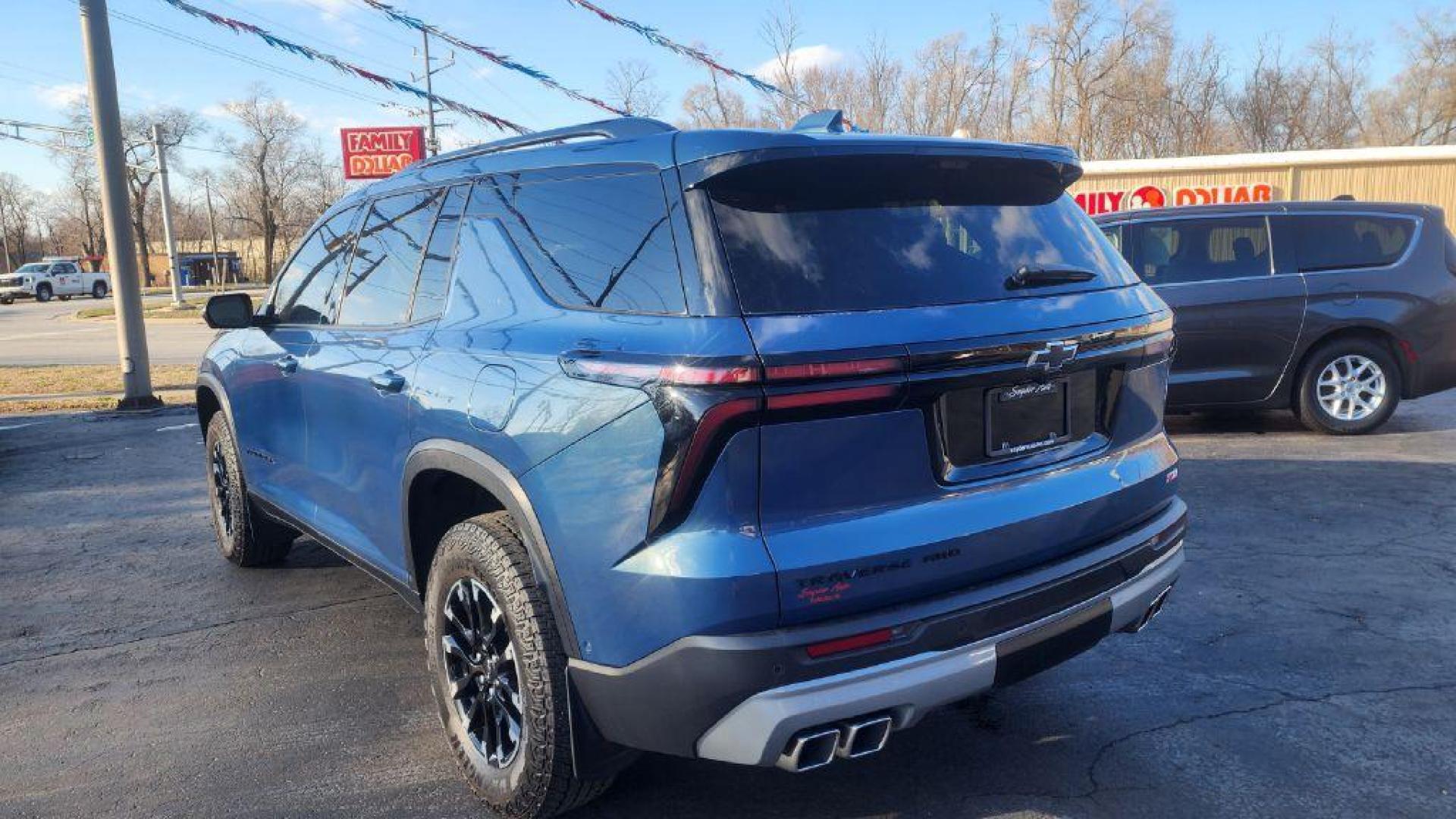 2024 BLUE CHEVROLET TRAVERSE LT Z71 - AWD (1GNEVJKSXRJ) with an 2.5L engine, Automatic transmission, located at 101 S. Halleck St., DeMotte, 46310, (219) 987-2922, 41.202343, -87.198189 - Photo#3