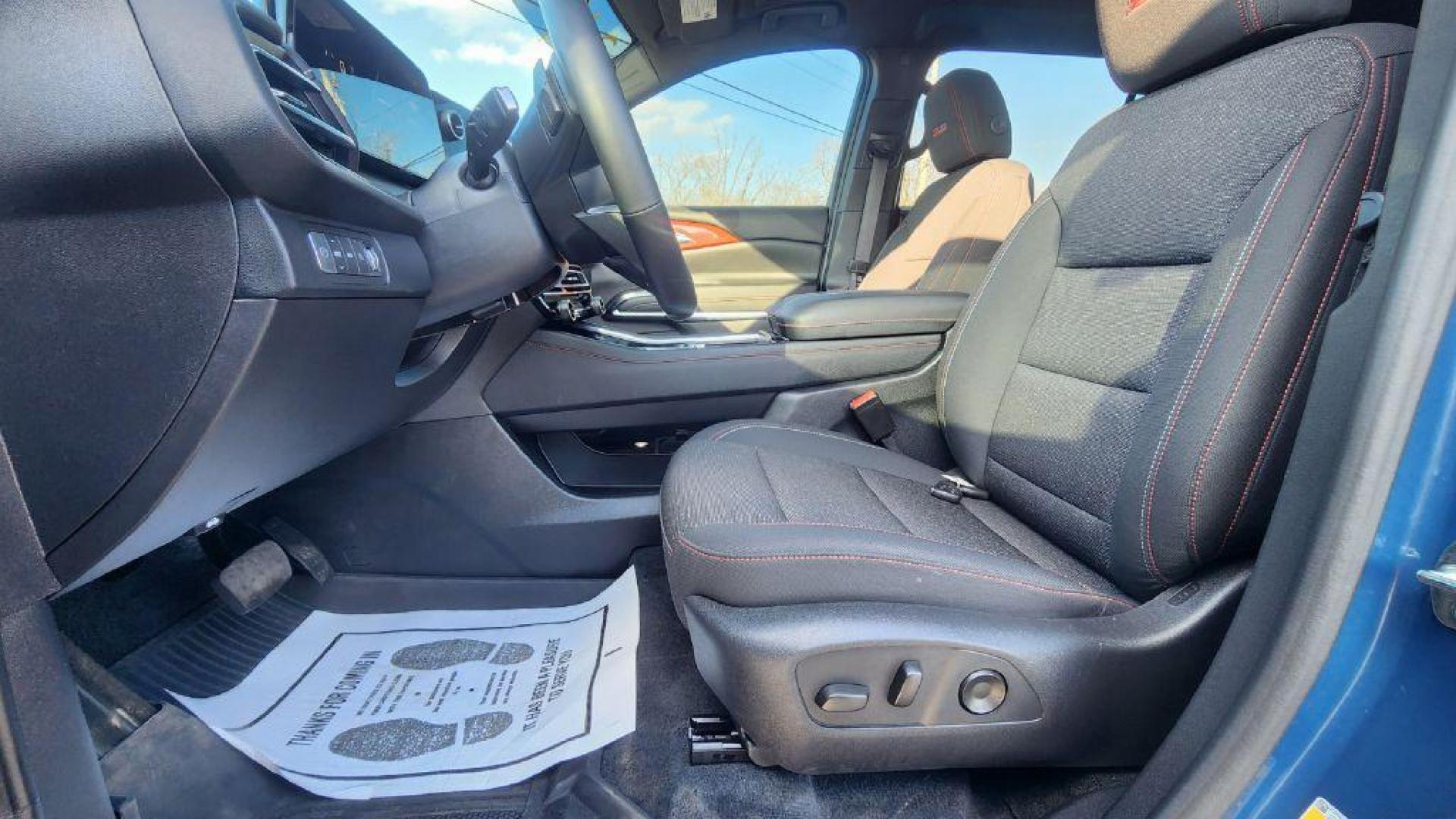 2024 BLUE CHEVROLET TRAVERSE LT Z71 - AWD (1GNEVJKSXRJ) with an 2.5L engine, Automatic transmission, located at 101 S. Halleck St., DeMotte, 46310, (219) 987-2922, 41.202343, -87.198189 - Photo#4