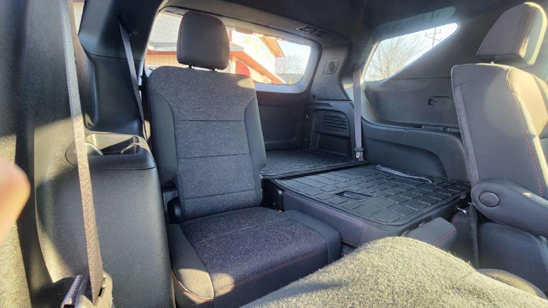 2024 BLUE CHEVROLET TRAVERSE LT Z71 - AWD (1GNEVJKSXRJ) with an 2.5L engine, Automatic transmission, located at 101 S. Halleck St., DeMotte, 46310, (219) 987-2922, 41.202343, -87.198189 - Photo#7