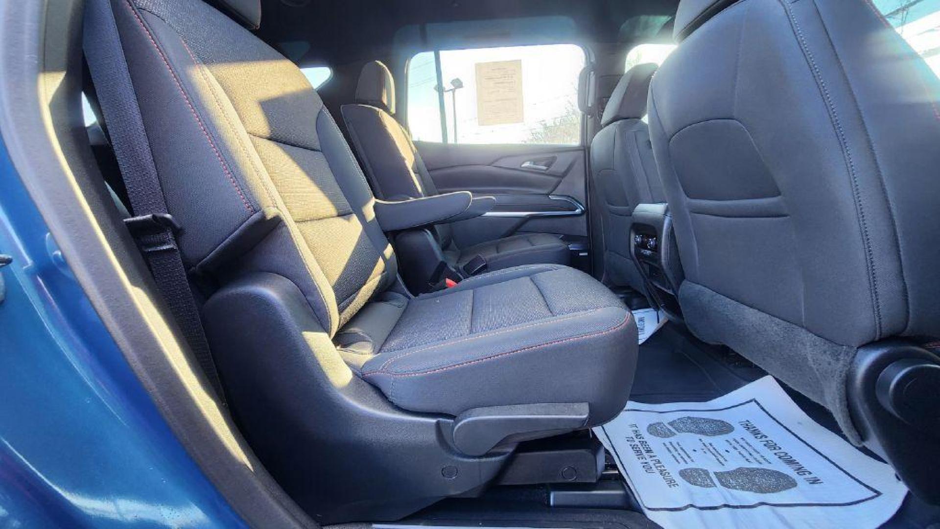 2024 BLUE CHEVROLET TRAVERSE LT Z71 - AWD (1GNEVJKSXRJ) with an 2.5L engine, Automatic transmission, located at 101 S. Halleck St., DeMotte, 46310, (219) 987-2922, 41.202343, -87.198189 - Photo#8