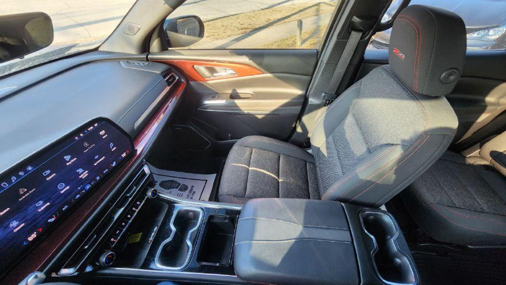 2024 BLUE CHEVROLET TRAVERSE LT Z71 - AWD (1GNEVJKSXRJ) with an 2.5L engine, Automatic transmission, located at 101 S. Halleck St., DeMotte, 46310, (219) 987-2922, 41.202343, -87.198189 - Photo#11