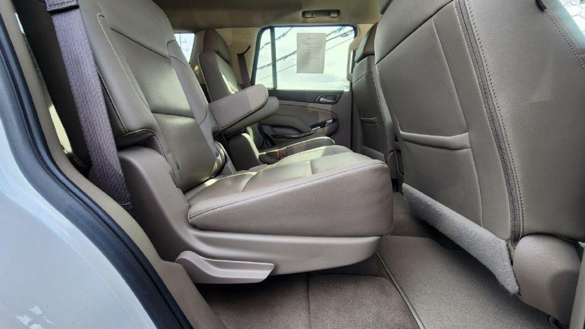 2020 WHITE GMC YUKON SLT (1GKS2BKC9LR) with an 5.3L engine, Automatic transmission, located at 101 S. Halleck St., DeMotte, 46310, (219) 987-2922, 41.202343, -87.198189 - Photo#8