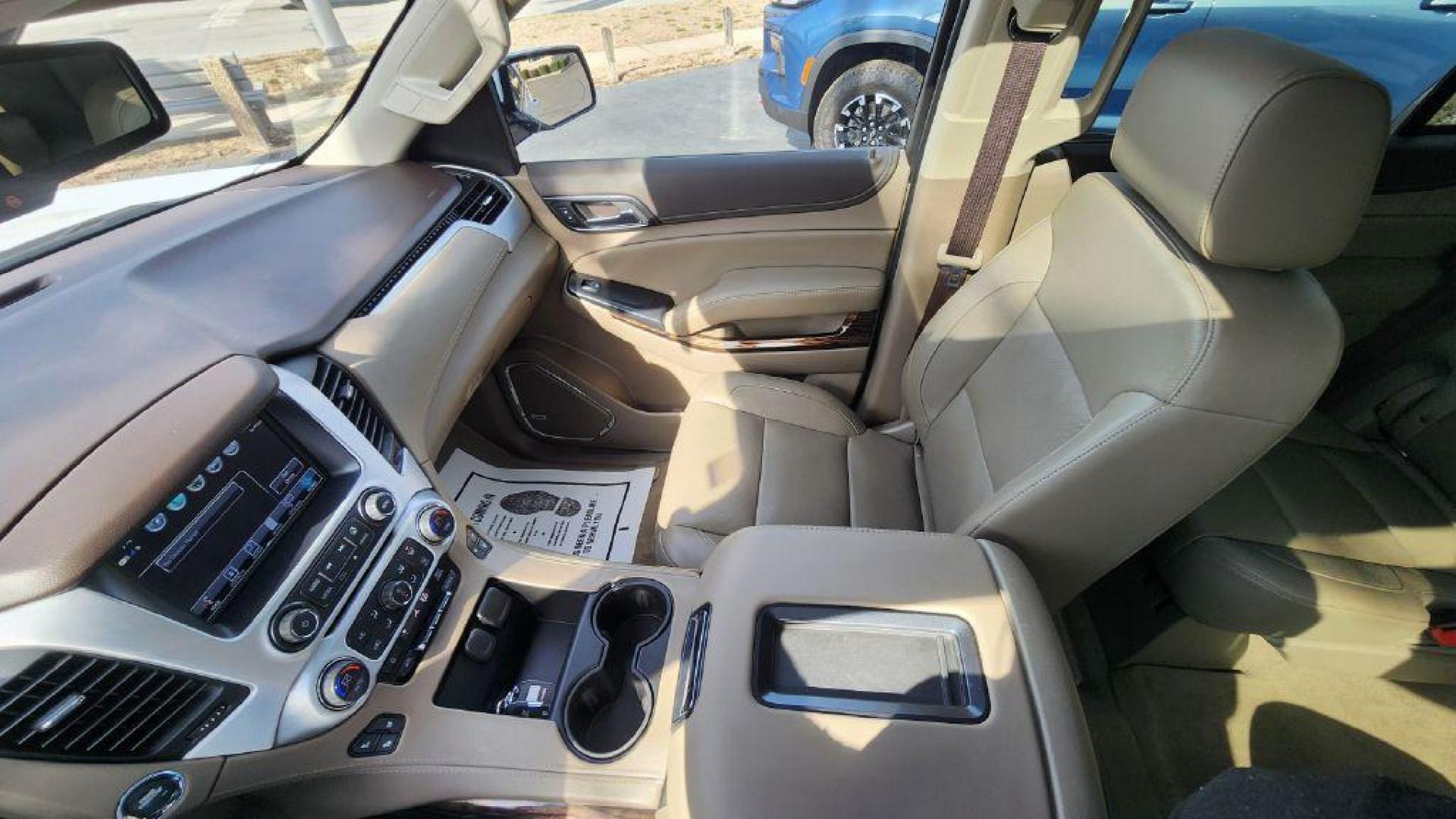 2020 WHITE GMC YUKON SLT (1GKS2BKC9LR) with an 5.3L engine, Automatic transmission, located at 101 S. Halleck St., DeMotte, 46310, (219) 987-2922, 41.202343, -87.198189 - Photo#11