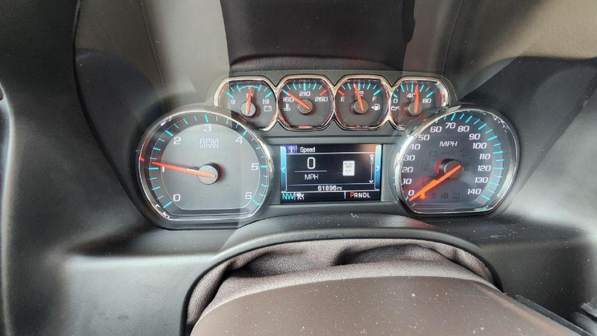 2020 WHITE GMC YUKON SLT (1GKS2BKC9LR) with an 5.3L engine, Automatic transmission, located at 101 S. Halleck St., DeMotte, 46310, (219) 987-2922, 41.202343, -87.198189 - Photo#12