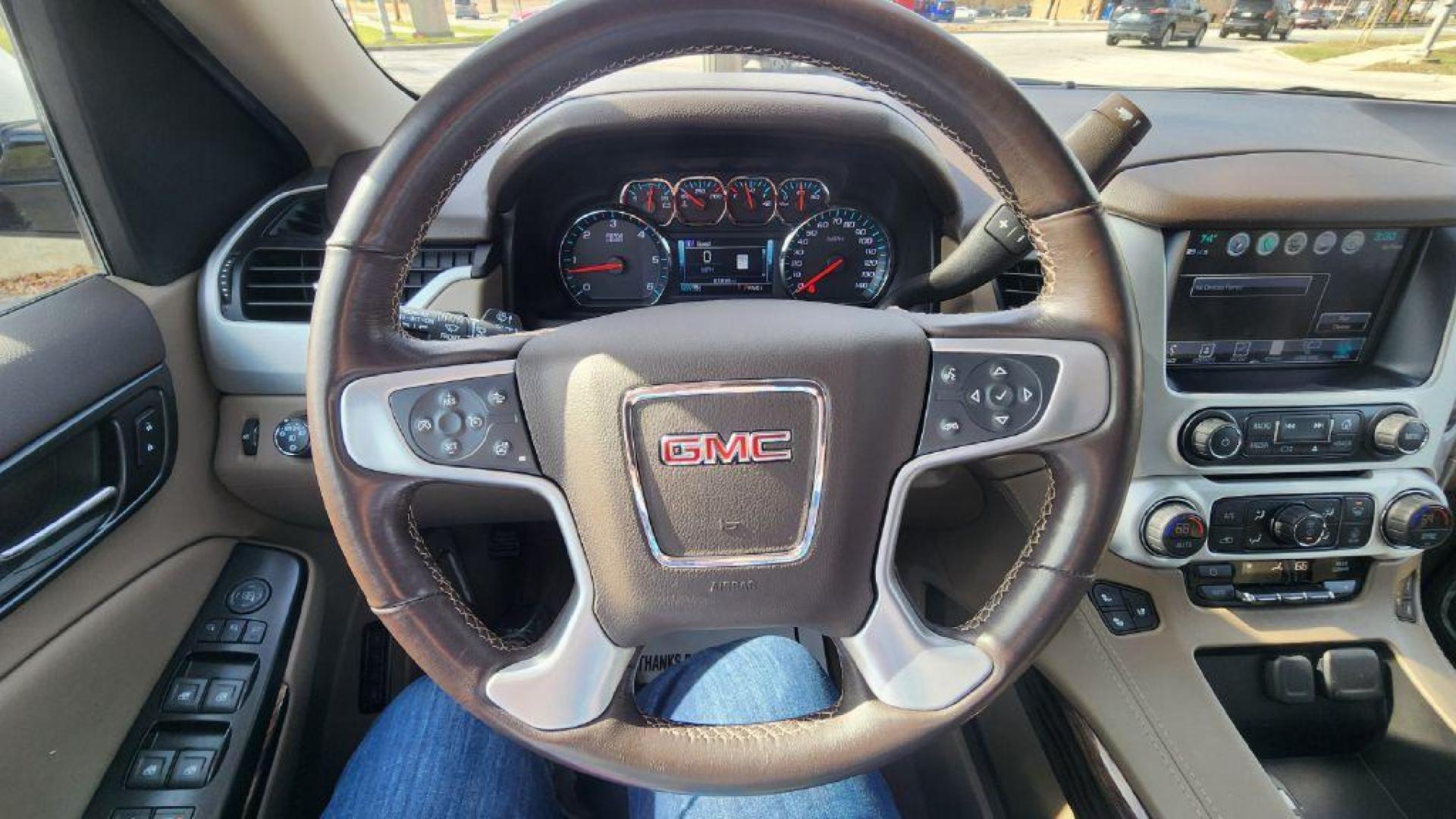 2020 WHITE GMC YUKON SLT (1GKS2BKC9LR) with an 5.3L engine, Automatic transmission, located at 101 S. Halleck St., DeMotte, 46310, (219) 987-2922, 41.202343, -87.198189 - Photo#13