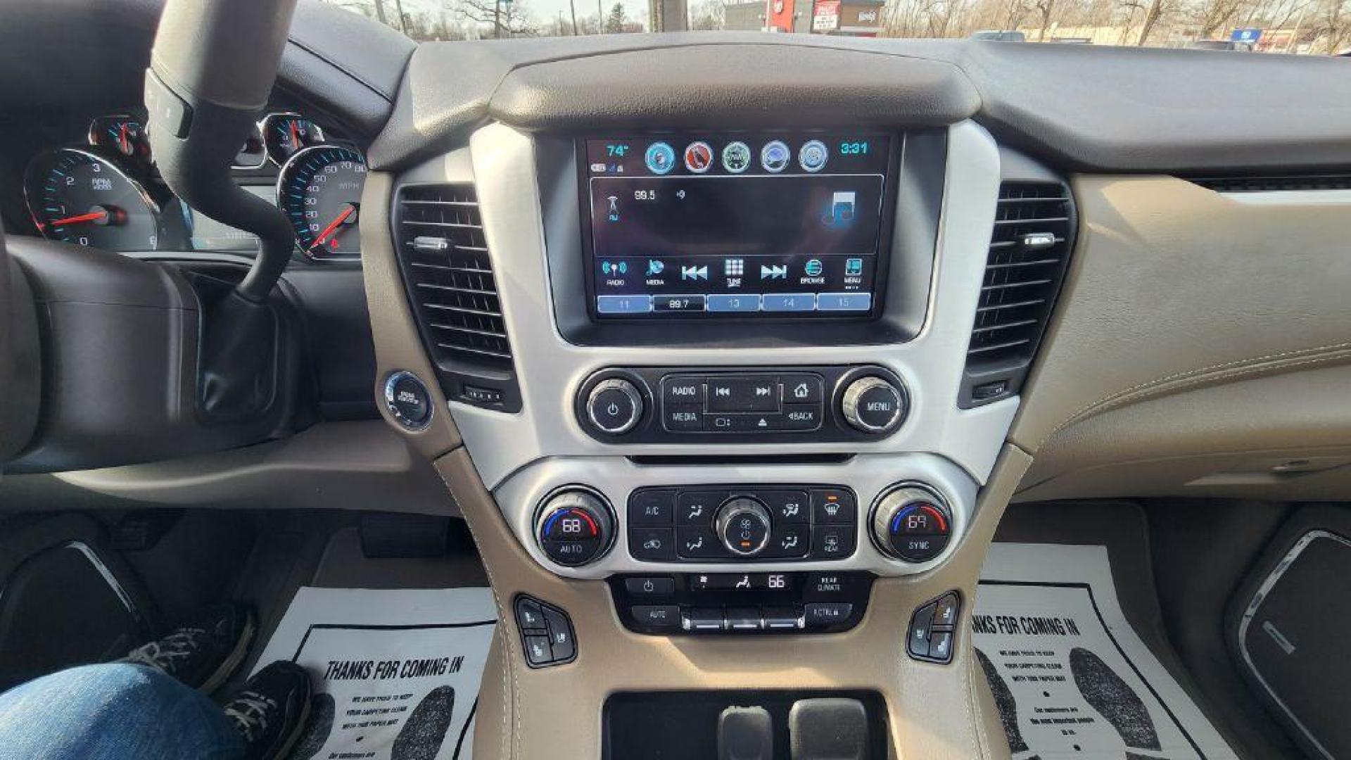 2020 WHITE GMC YUKON SLT (1GKS2BKC9LR) with an 5.3L engine, Automatic transmission, located at 101 S. Halleck St., DeMotte, 46310, (219) 987-2922, 41.202343, -87.198189 - Photo#14