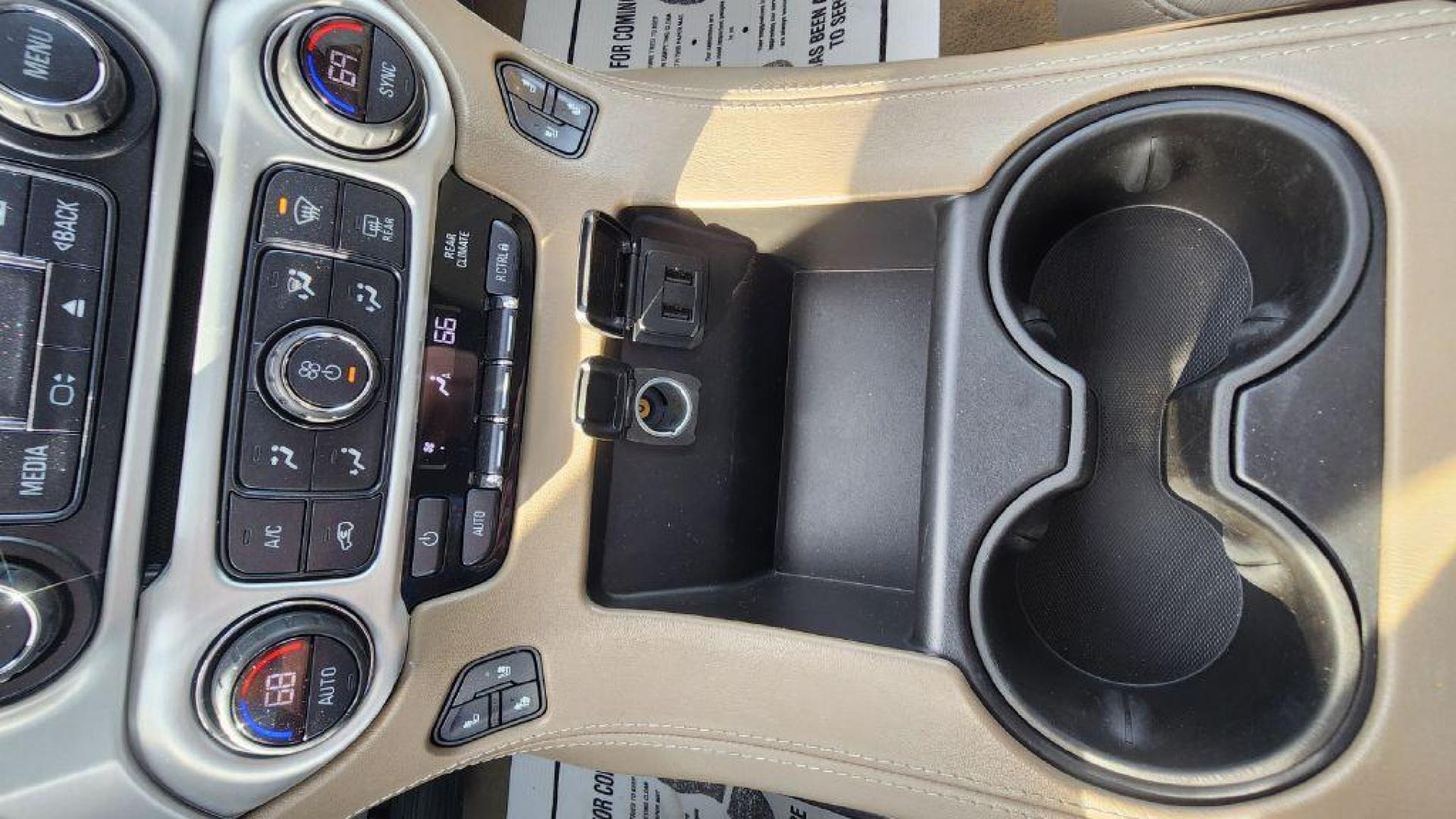 2020 WHITE GMC YUKON SLT (1GKS2BKC9LR) with an 5.3L engine, Automatic transmission, located at 101 S. Halleck St., DeMotte, 46310, (219) 987-2922, 41.202343, -87.198189 - Photo#17