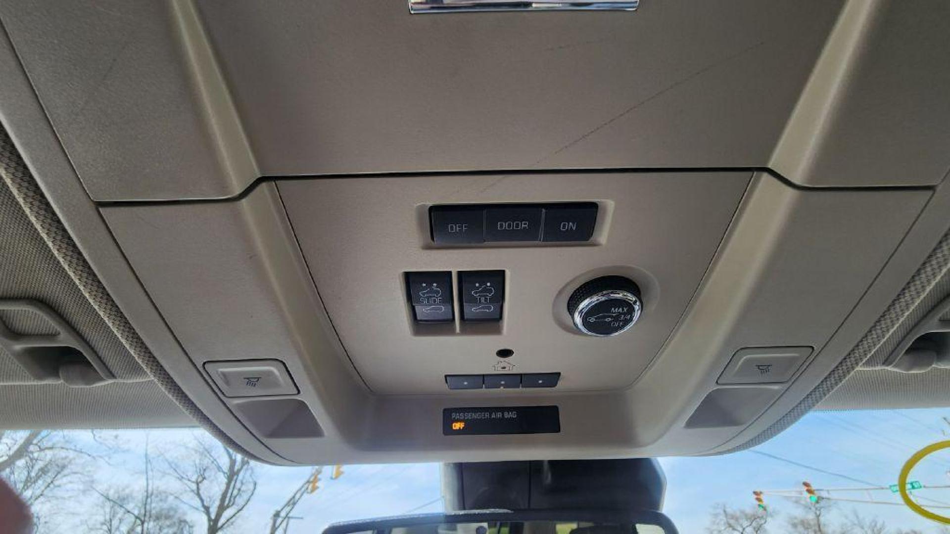 2020 WHITE GMC YUKON SLT (1GKS2BKC9LR) with an 5.3L engine, Automatic transmission, located at 101 S. Halleck St., DeMotte, 46310, (219) 987-2922, 41.202343, -87.198189 - Photo#20