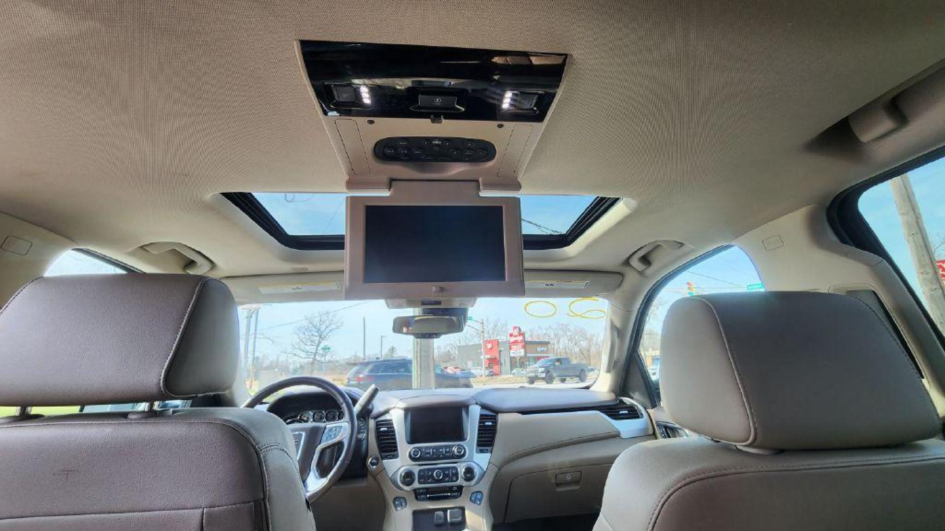 2020 WHITE GMC YUKON SLT (1GKS2BKC9LR) with an 5.3L engine, Automatic transmission, located at 101 S. Halleck St., DeMotte, 46310, (219) 987-2922, 41.202343, -87.198189 - Photo#24