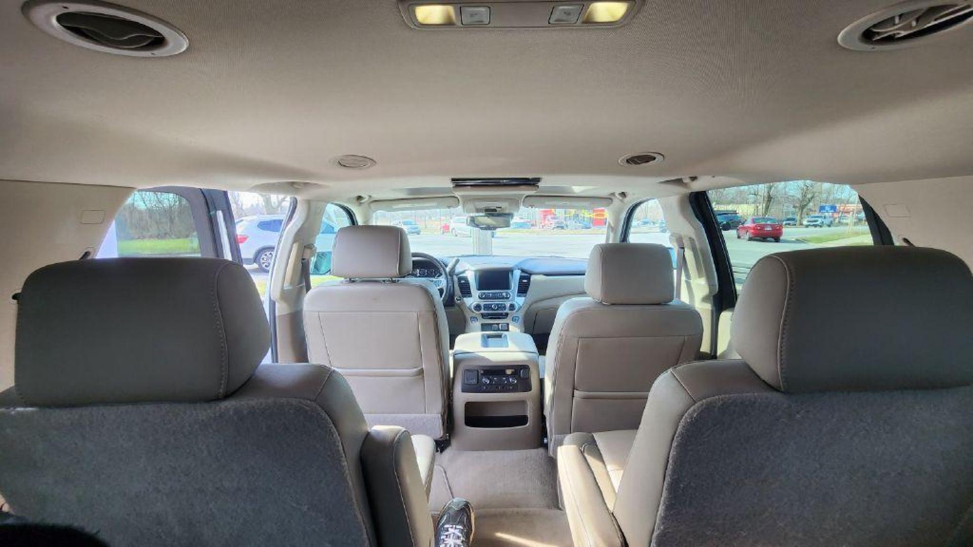 2020 WHITE GMC YUKON SLT (1GKS2BKC9LR) with an 5.3L engine, Automatic transmission, located at 101 S. Halleck St., DeMotte, 46310, (219) 987-2922, 41.202343, -87.198189 - Photo#26