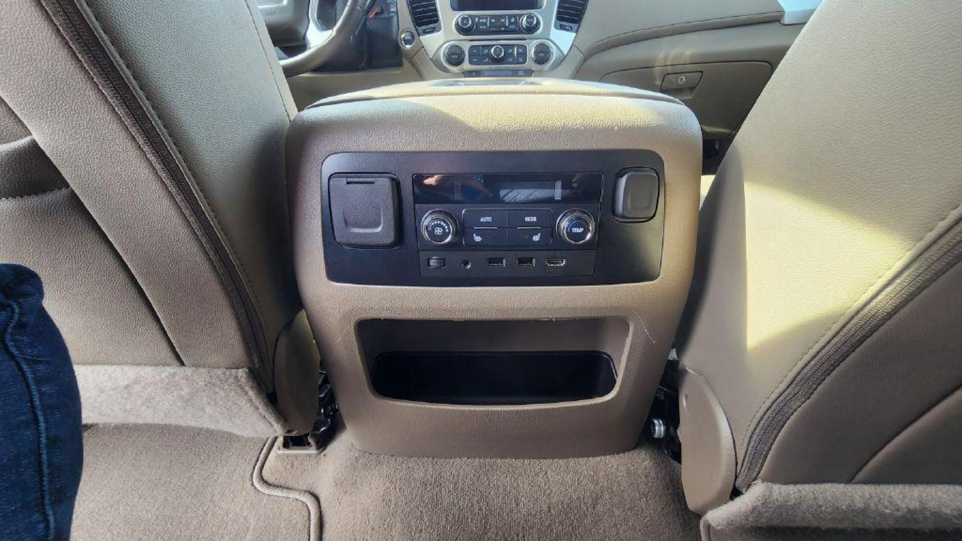 2020 WHITE GMC YUKON SLT (1GKS2BKC9LR) with an 5.3L engine, Automatic transmission, located at 101 S. Halleck St., DeMotte, 46310, (219) 987-2922, 41.202343, -87.198189 - Photo#27