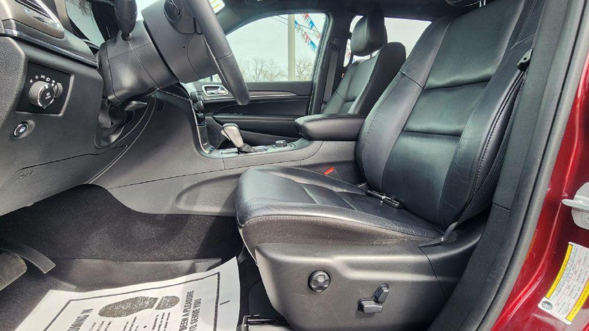 2019 BURG JEEP GRAND CHEROKEE LIMITED (1C4RJFBG1KC) with an 3.6L engine, Automatic transmission, located at 101 S. Halleck St., DeMotte, 46310, (219) 987-2922, 41.202343, -87.198189 - Photo#4