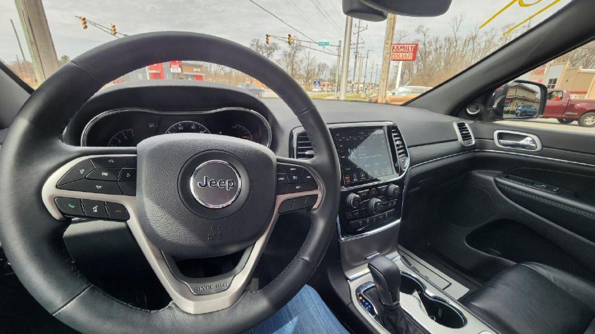 2019 BURG JEEP GRAND CHEROKEE LIMITED (1C4RJFBG1KC) with an 3.6L engine, Automatic transmission, located at 101 S. Halleck St., DeMotte, 46310, (219) 987-2922, 41.202343, -87.198189 - Photo#8