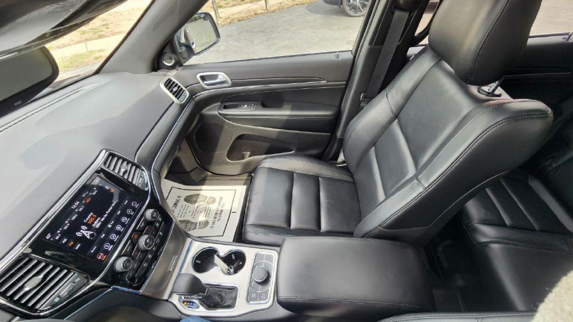 2019 BURG JEEP GRAND CHEROKEE LIMITED (1C4RJFBG1KC) with an 3.6L engine, Automatic transmission, located at 101 S. Halleck St., DeMotte, 46310, (219) 987-2922, 41.202343, -87.198189 - Photo#9