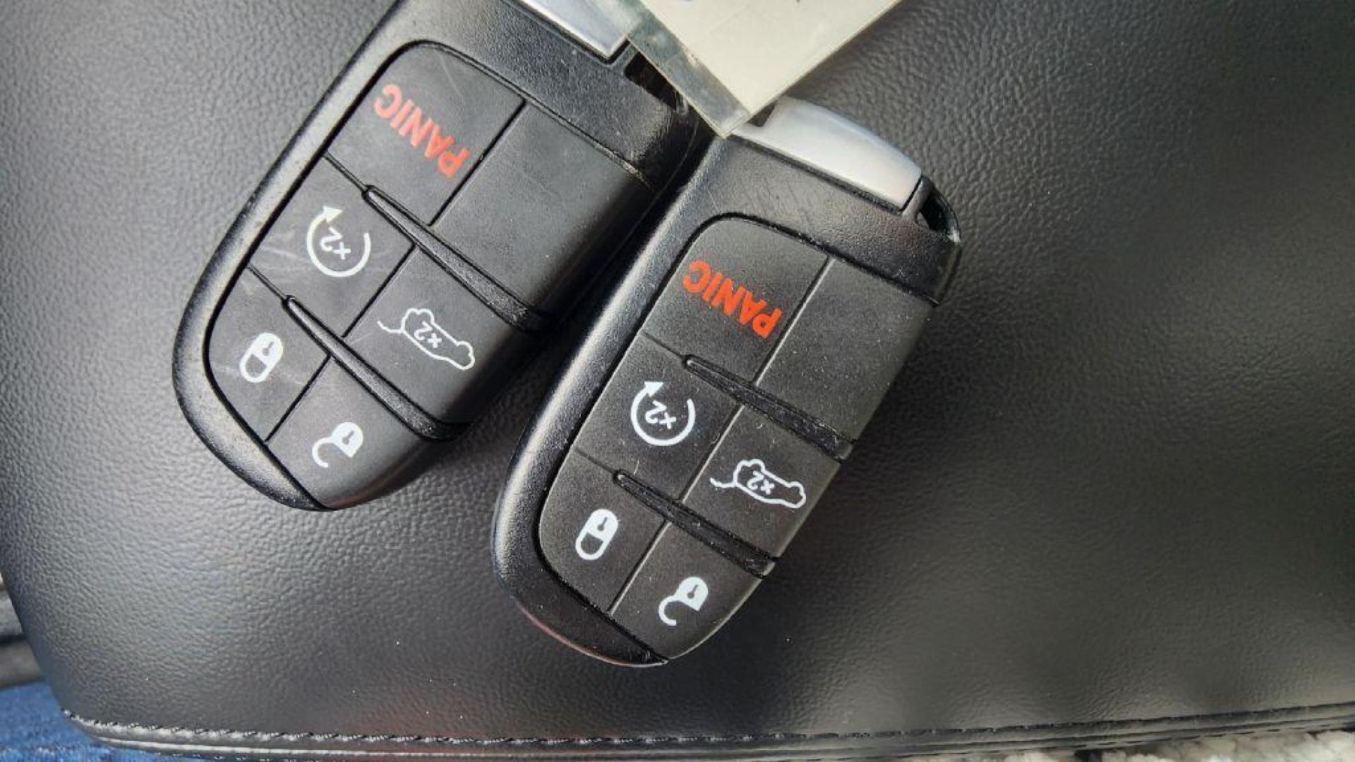 2019 BURG JEEP GRAND CHEROKEE LIMITED (1C4RJFBG1KC) with an 3.6L engine, Automatic transmission, located at 101 S. Halleck St., DeMotte, 46310, (219) 987-2922, 41.202343, -87.198189 - Photo#17