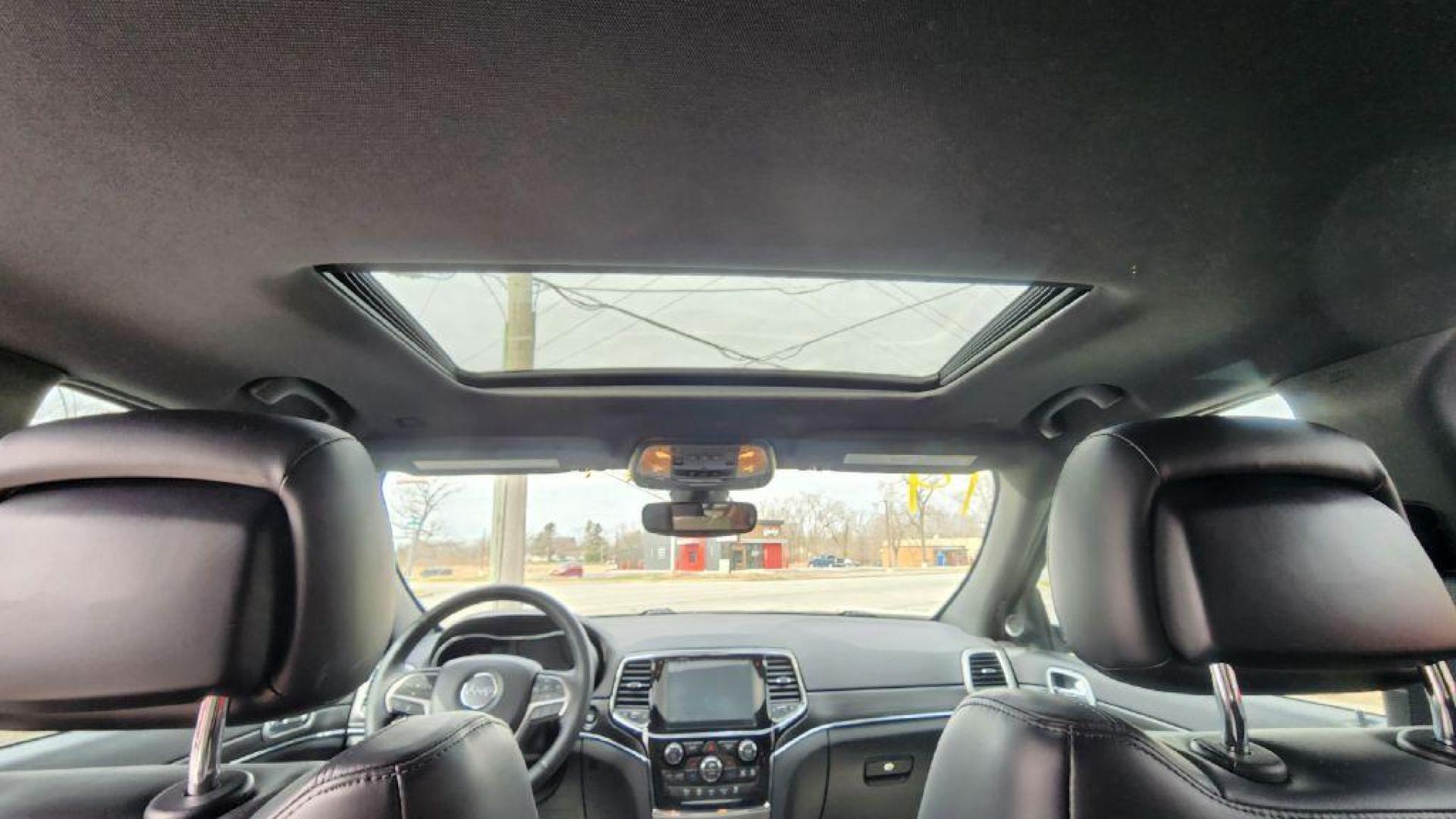 2019 BURG JEEP GRAND CHEROKEE LIMITED (1C4RJFBG1KC) with an 3.6L engine, Automatic transmission, located at 101 S. Halleck St., DeMotte, 46310, (219) 987-2922, 41.202343, -87.198189 - Photo#19