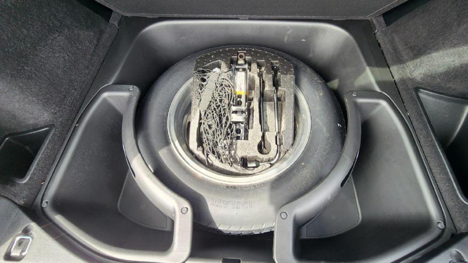 2019 BURG JEEP GRAND CHEROKEE LIMITED (1C4RJFBG1KC) with an 3.6L engine, Automatic transmission, located at 101 S. Halleck St., DeMotte, 46310, (219) 987-2922, 41.202343, -87.198189 - Photo#22