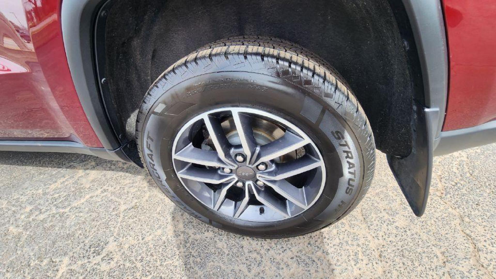 2019 BURG JEEP GRAND CHEROKEE LIMITED (1C4RJFBG1KC) with an 3.6L engine, Automatic transmission, located at 101 S. Halleck St., DeMotte, 46310, (219) 987-2922, 41.202343, -87.198189 - Photo#23