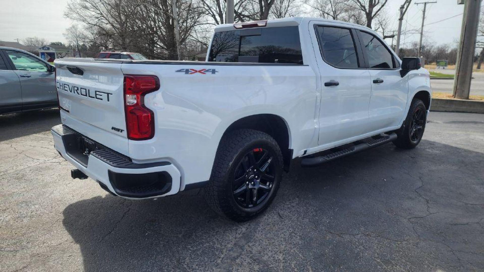2024 WHITE CHEVROLET SILVERADO 1500 RST (1GCUDEED5RZ) with an 5.3L engine, Automatic transmission, located at 101 S. Halleck St., DeMotte, 46310, (219) 987-2922, 41.202343, -87.198189 - Photo#2