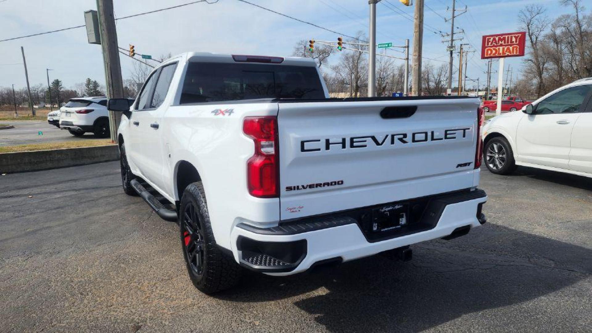 2024 WHITE CHEVROLET SILVERADO 1500 RST (1GCUDEED5RZ) with an 5.3L engine, Automatic transmission, located at 101 S. Halleck St., DeMotte, 46310, (219) 987-2922, 41.202343, -87.198189 - Photo#3