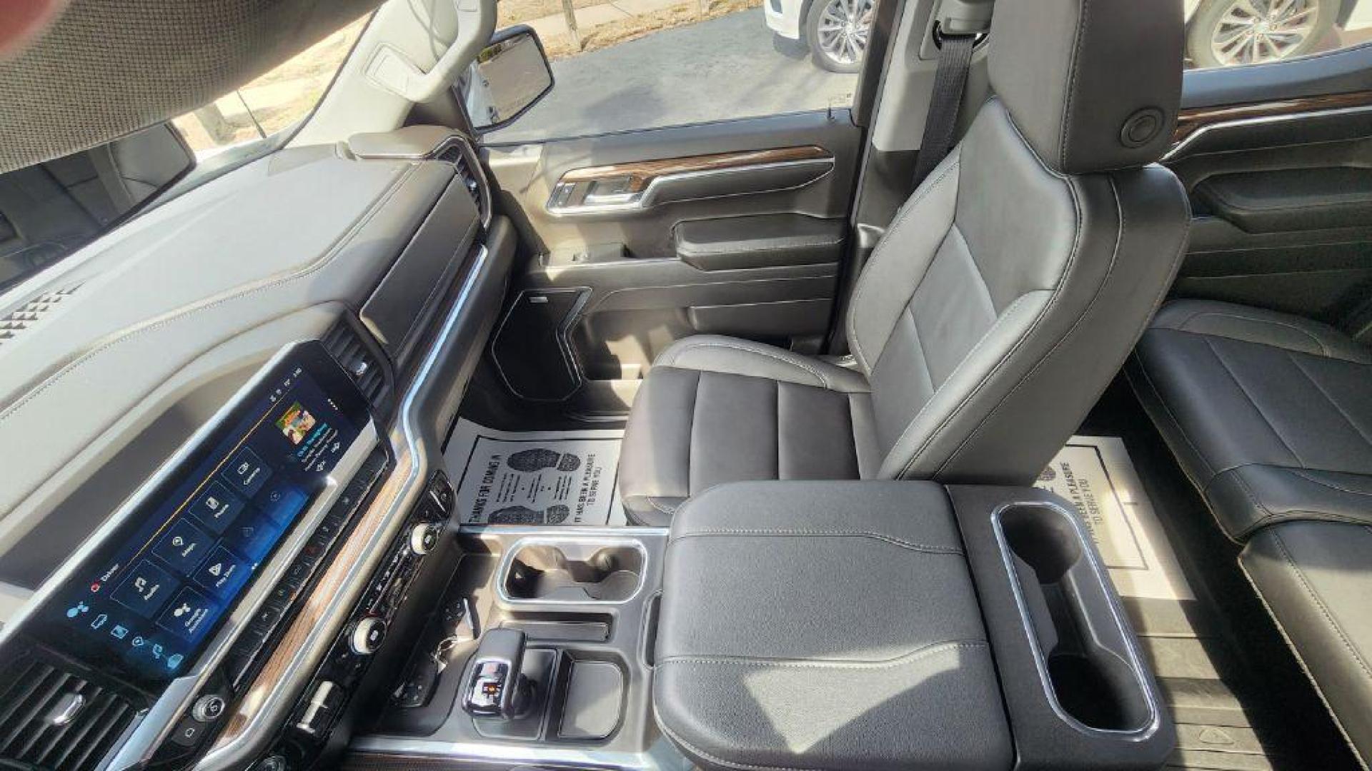 2024 WHITE CHEVROLET SILVERADO 1500 RST (1GCUDEED5RZ) with an 5.3L engine, Automatic transmission, located at 101 S. Halleck St., DeMotte, 46310, (219) 987-2922, 41.202343, -87.198189 - Photo#9