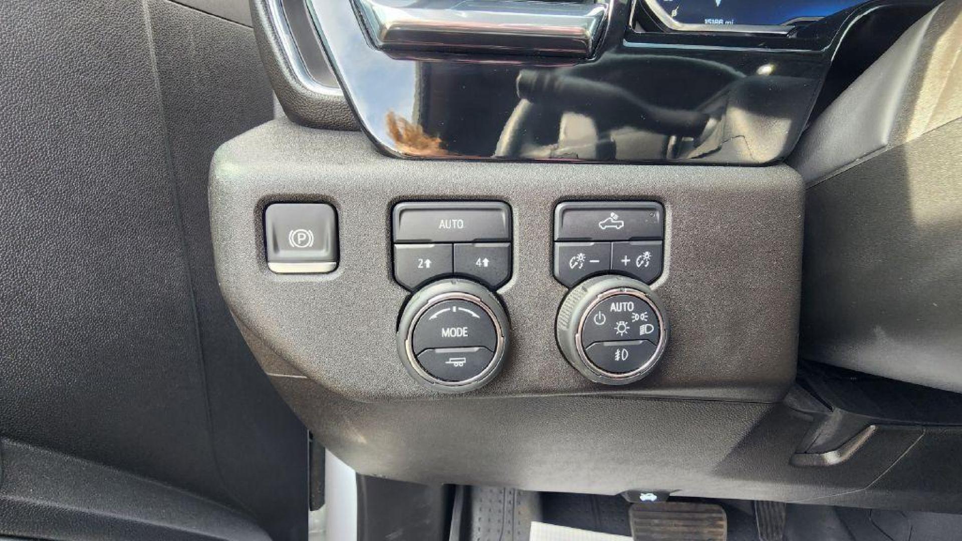 2024 WHITE CHEVROLET SILVERADO 1500 RST (1GCUDEED5RZ) with an 5.3L engine, Automatic transmission, located at 101 S. Halleck St., DeMotte, 46310, (219) 987-2922, 41.202343, -87.198189 - Photo#17