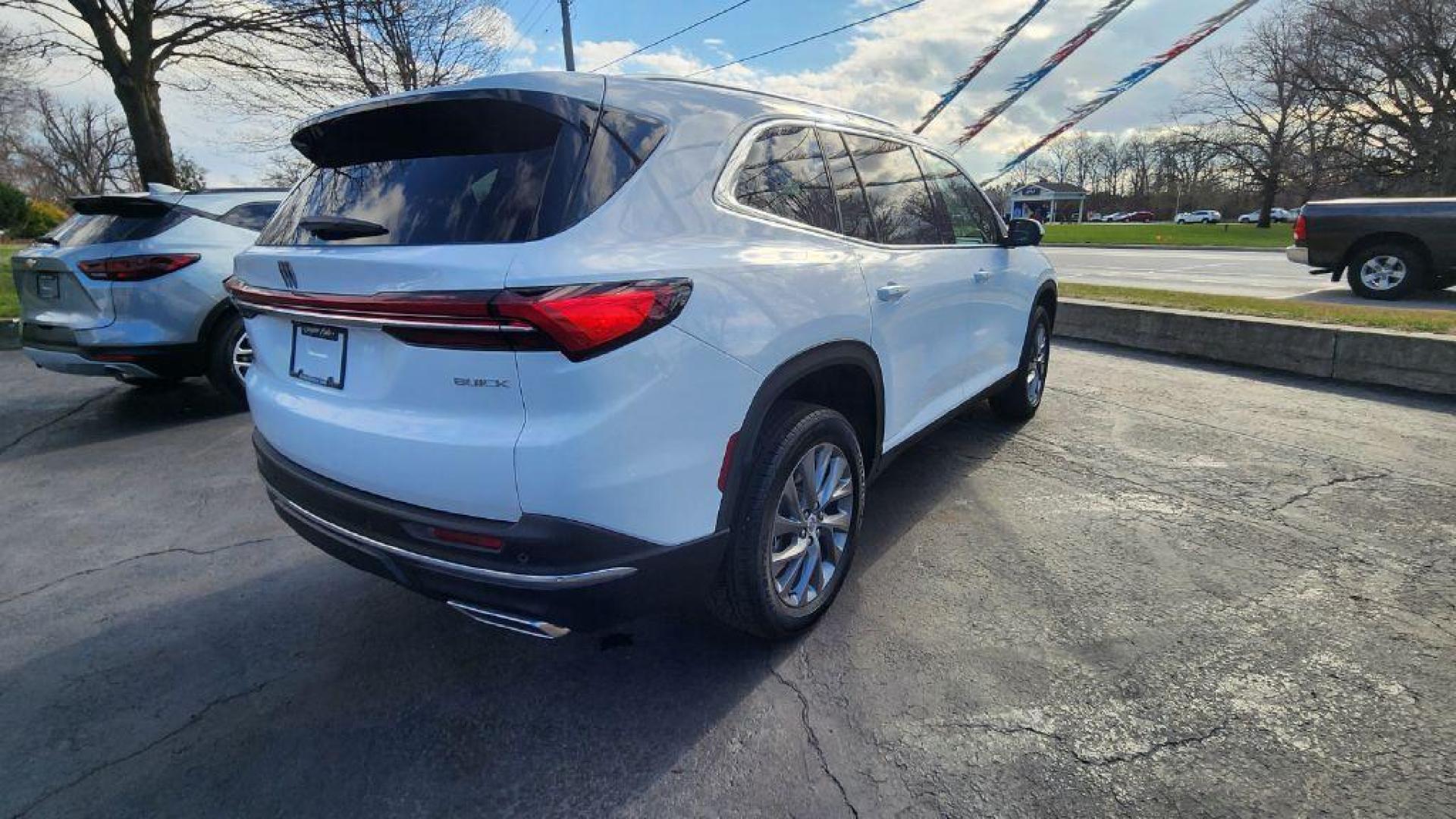 2025 WHITE BUICK ENCLAVE PREFERRED - AWD (5GAEVARS3SJ) with an 2.5L engine, Automatic transmission, located at 101 S. Halleck St., DeMotte, 46310, (219) 987-2922, 41.202343, -87.198189 - Photo#2