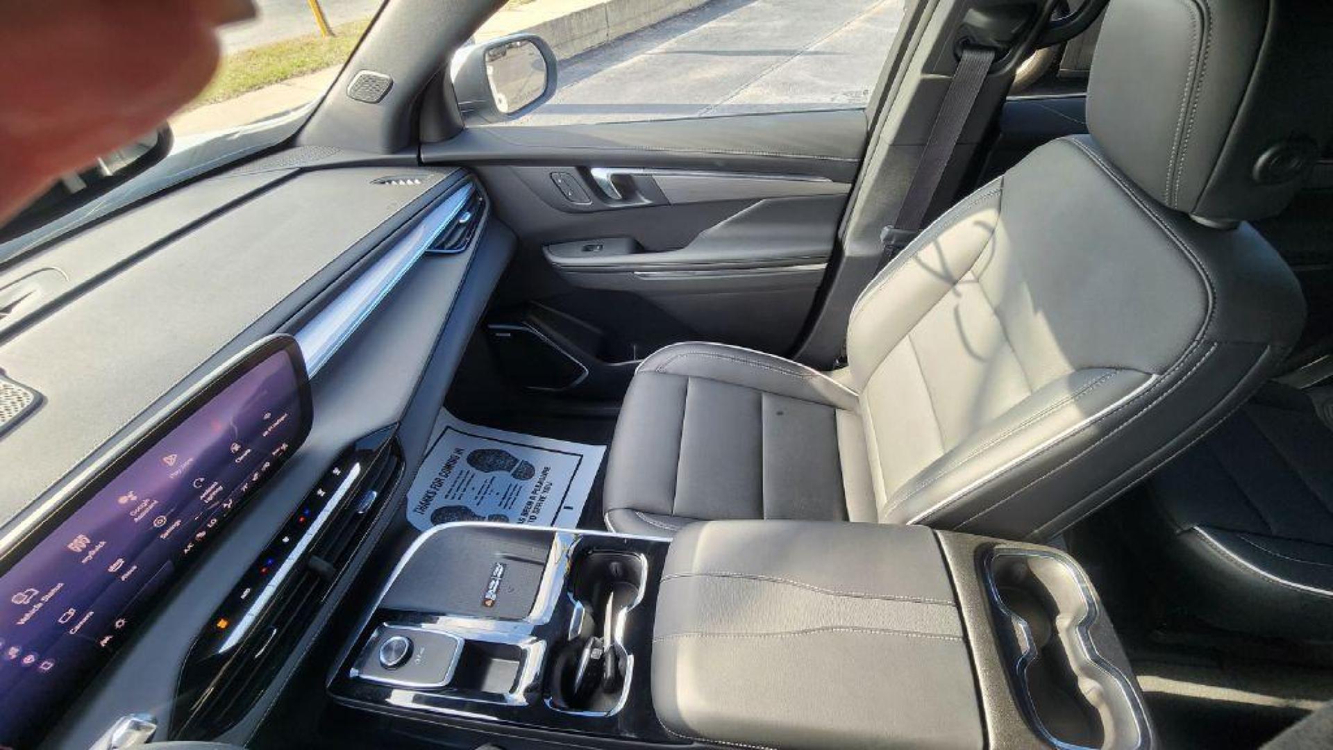 2025 WHITE BUICK ENCLAVE PREFERRED - AWD (5GAEVARS3SJ) with an 2.5L engine, Automatic transmission, located at 101 S. Halleck St., DeMotte, 46310, (219) 987-2922, 41.202343, -87.198189 - Photo#11