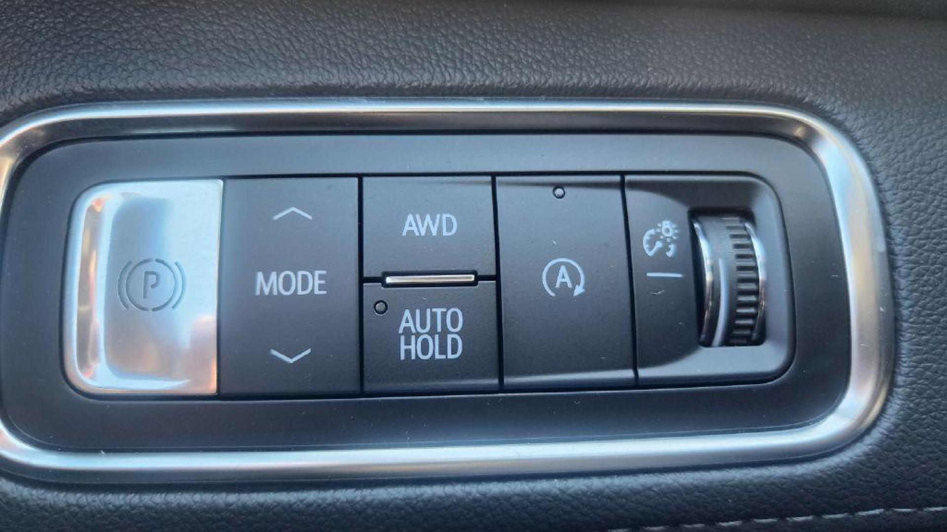 2025 WHITE BUICK ENCLAVE PREFERRED - AWD (5GAEVARS3SJ) with an 2.5L engine, Automatic transmission, located at 101 S. Halleck St., DeMotte, 46310, (219) 987-2922, 41.202343, -87.198189 - Photo#19