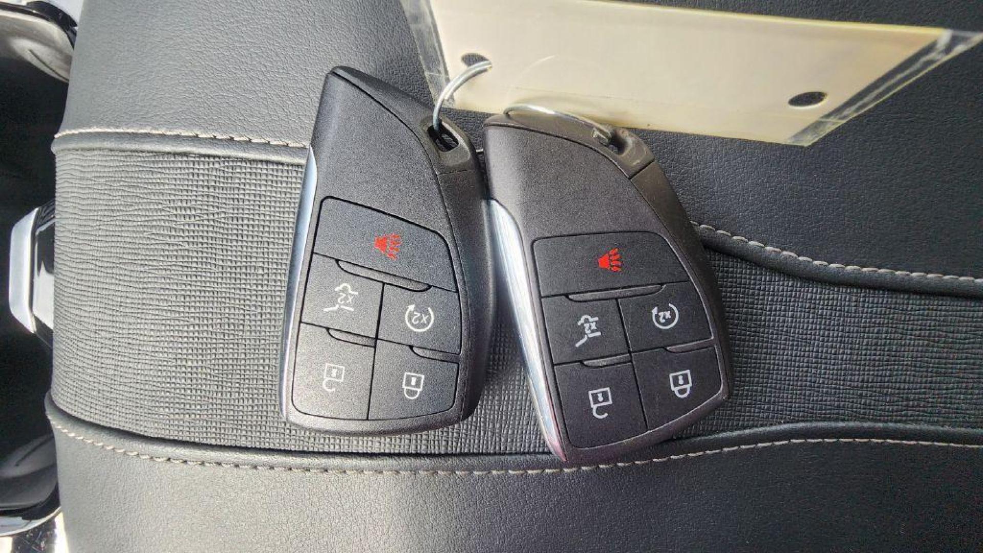 2025 GRAY BUICK ENCLAVE PREFERRED - AWD (5GAEVARS3SJ) with an 2.5L engine, Automatic transmission, located at 101 S. Halleck St., DeMotte, 46310, (219) 987-2922, 41.202343, -87.198189 - Photo#17