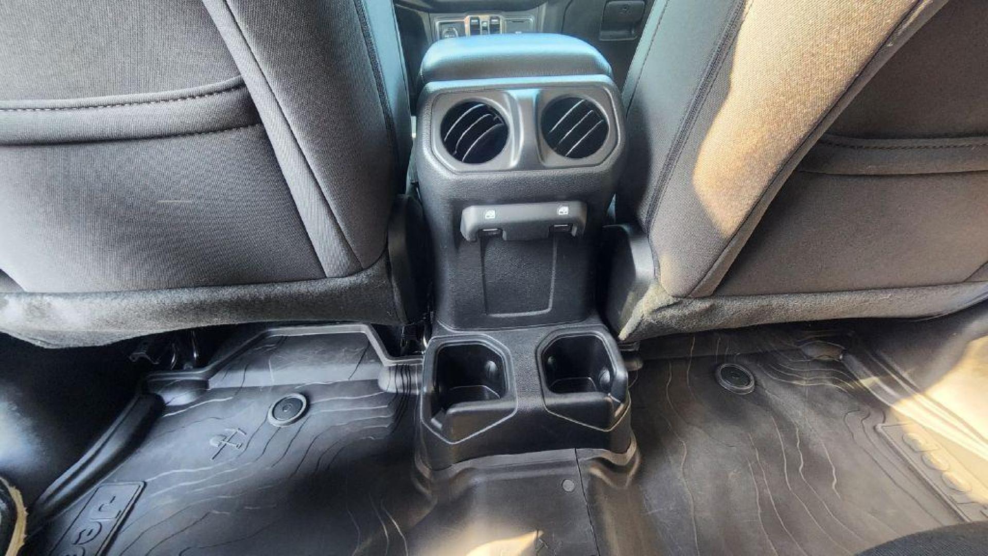 2022 BLUE JEEP WRANGLER UNLIMI SPORT (1C4HJXDG8NW) with an 3.6L engine, Automatic transmission, located at 101 S. Halleck St., DeMotte, 46310, (219) 987-2922, 41.202343, -87.198189 - Photo#18